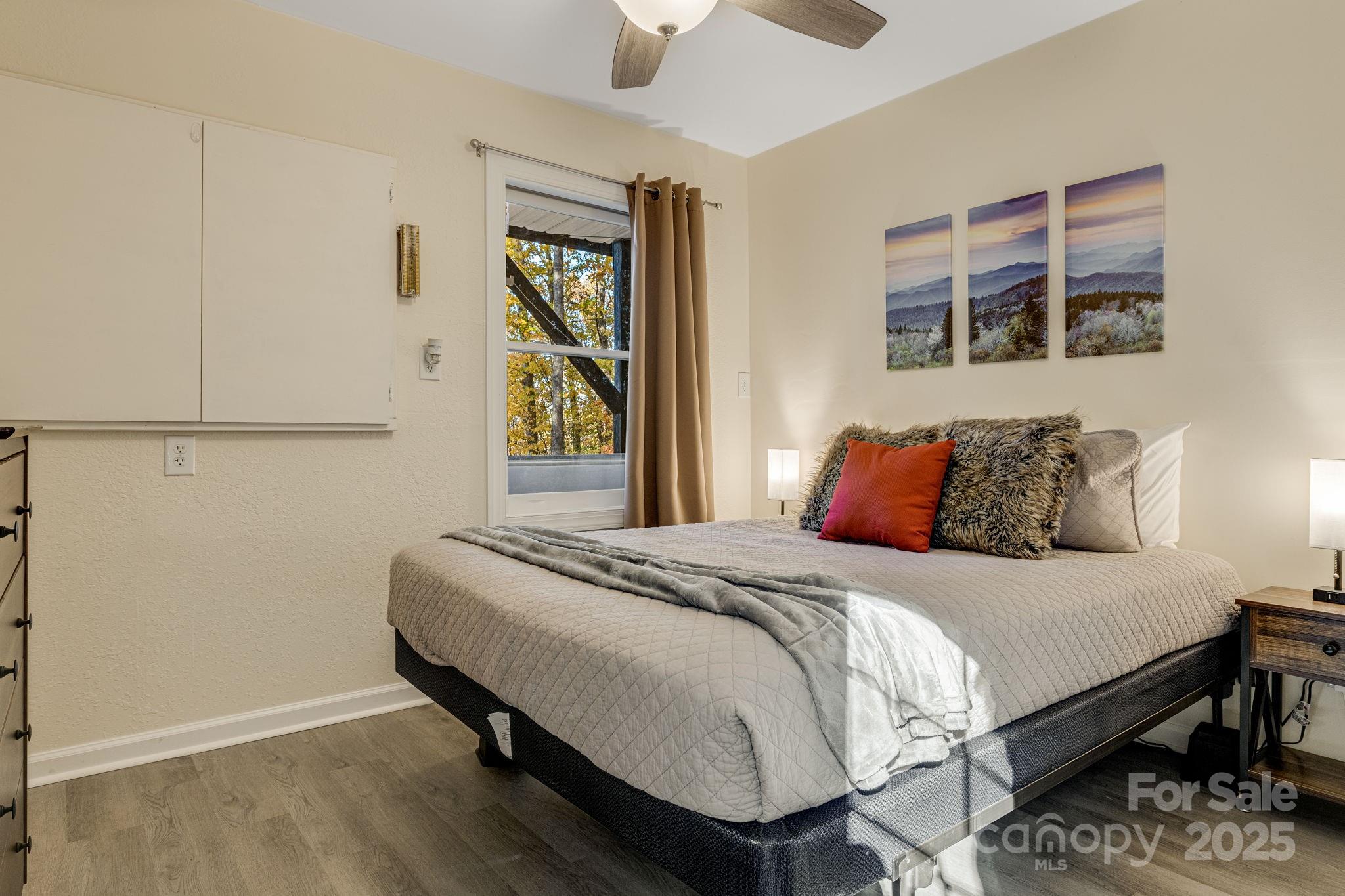 185 Blossom Ridge — Leicester