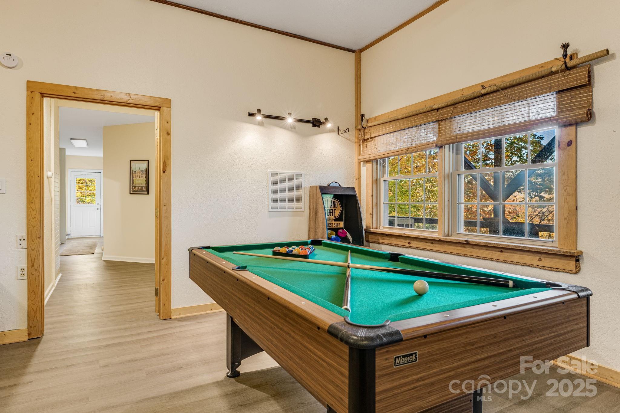 185 Blossom Ridge — Leicester