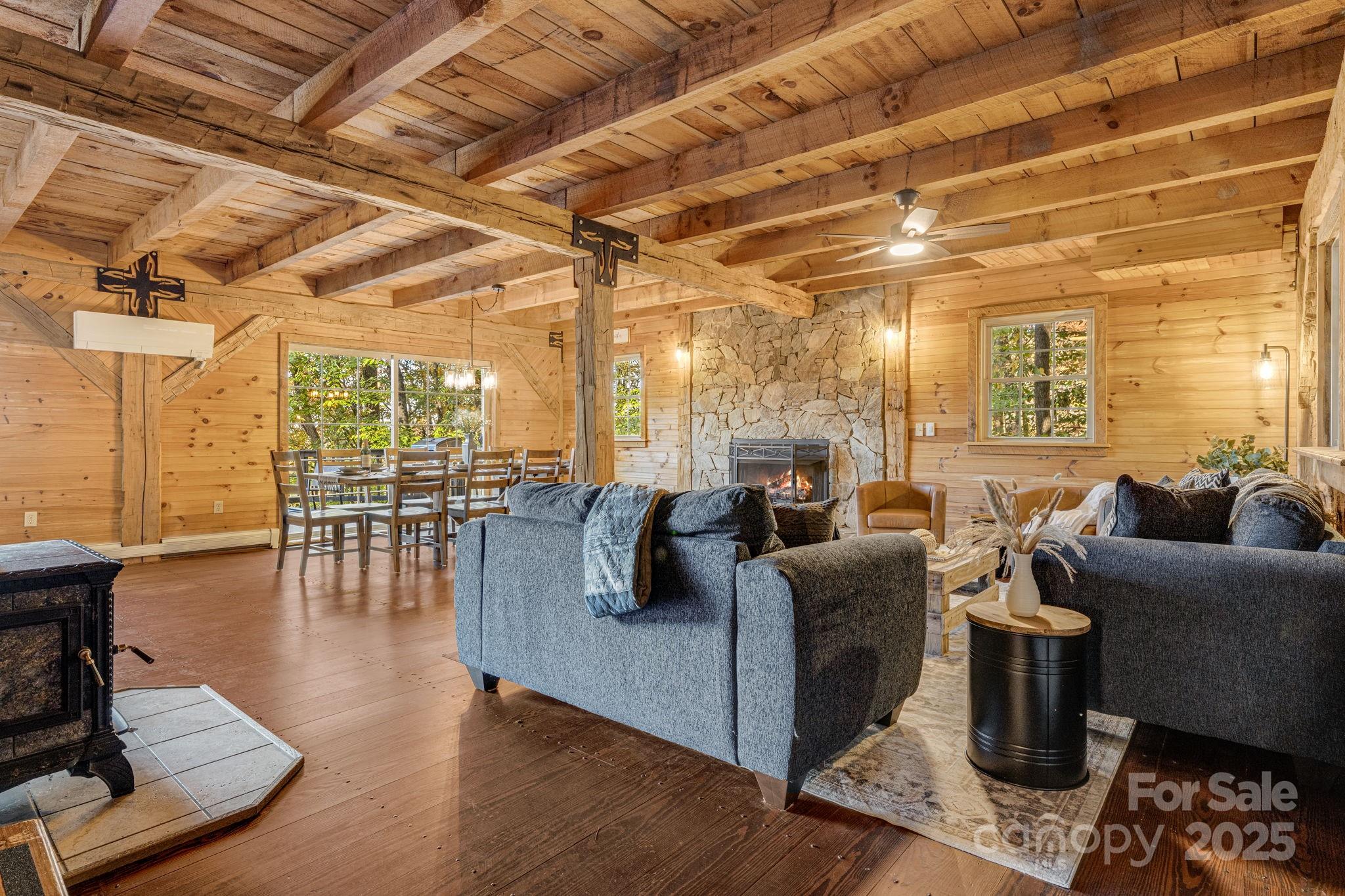 185 Blossom Ridge — Leicester