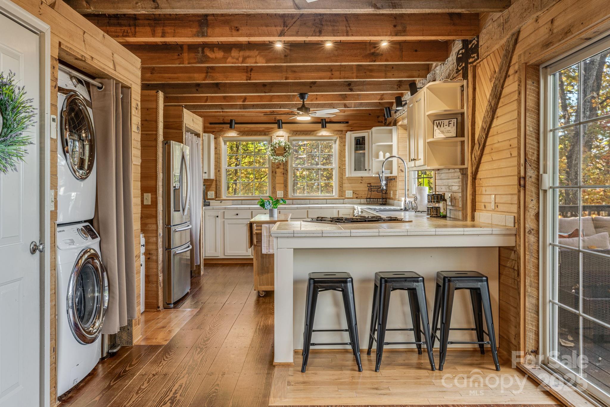 185 Blossom Ridge — Leicester