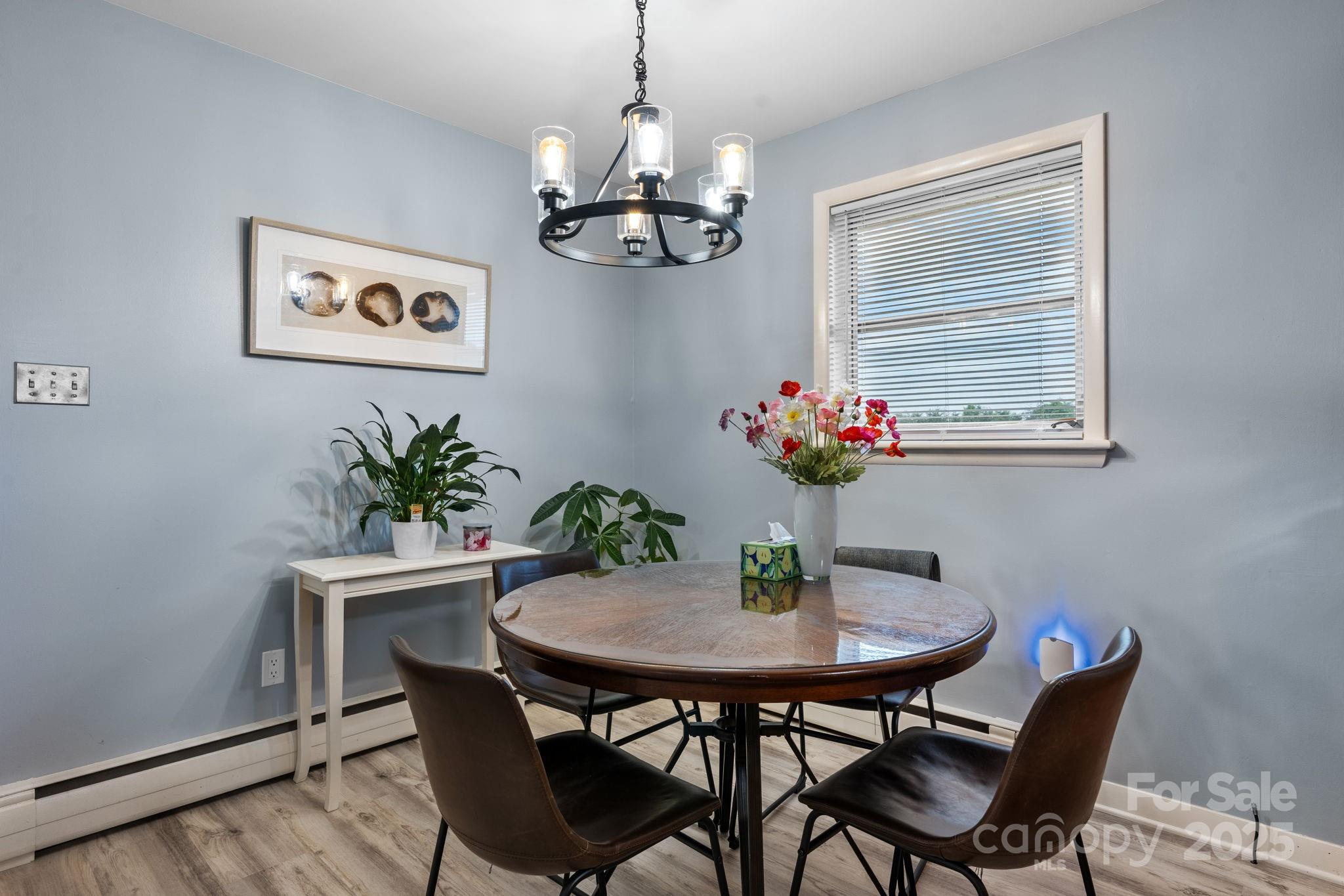 2761 Highland Avenue NE — Hickory