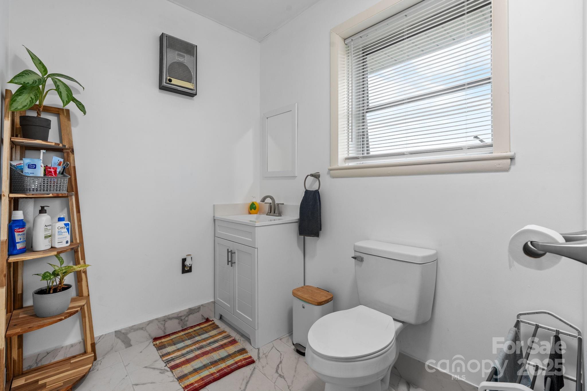 2761 Highland Avenue NE — Hickory