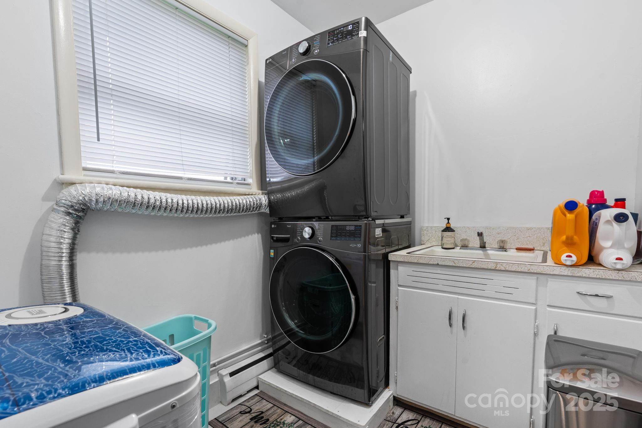 2761 Highland Avenue NE — Hickory