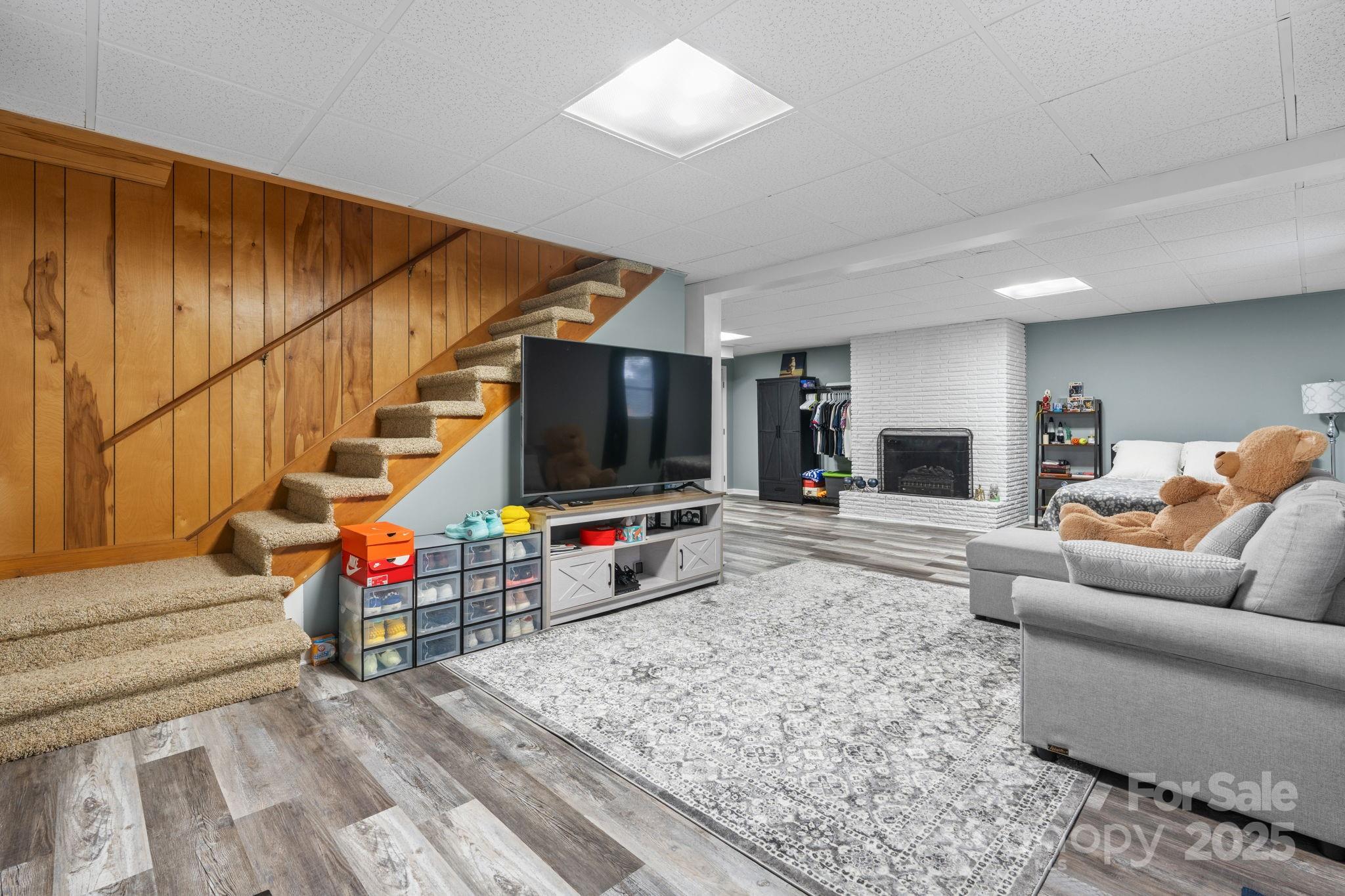 2761 Highland Avenue NE — Hickory
