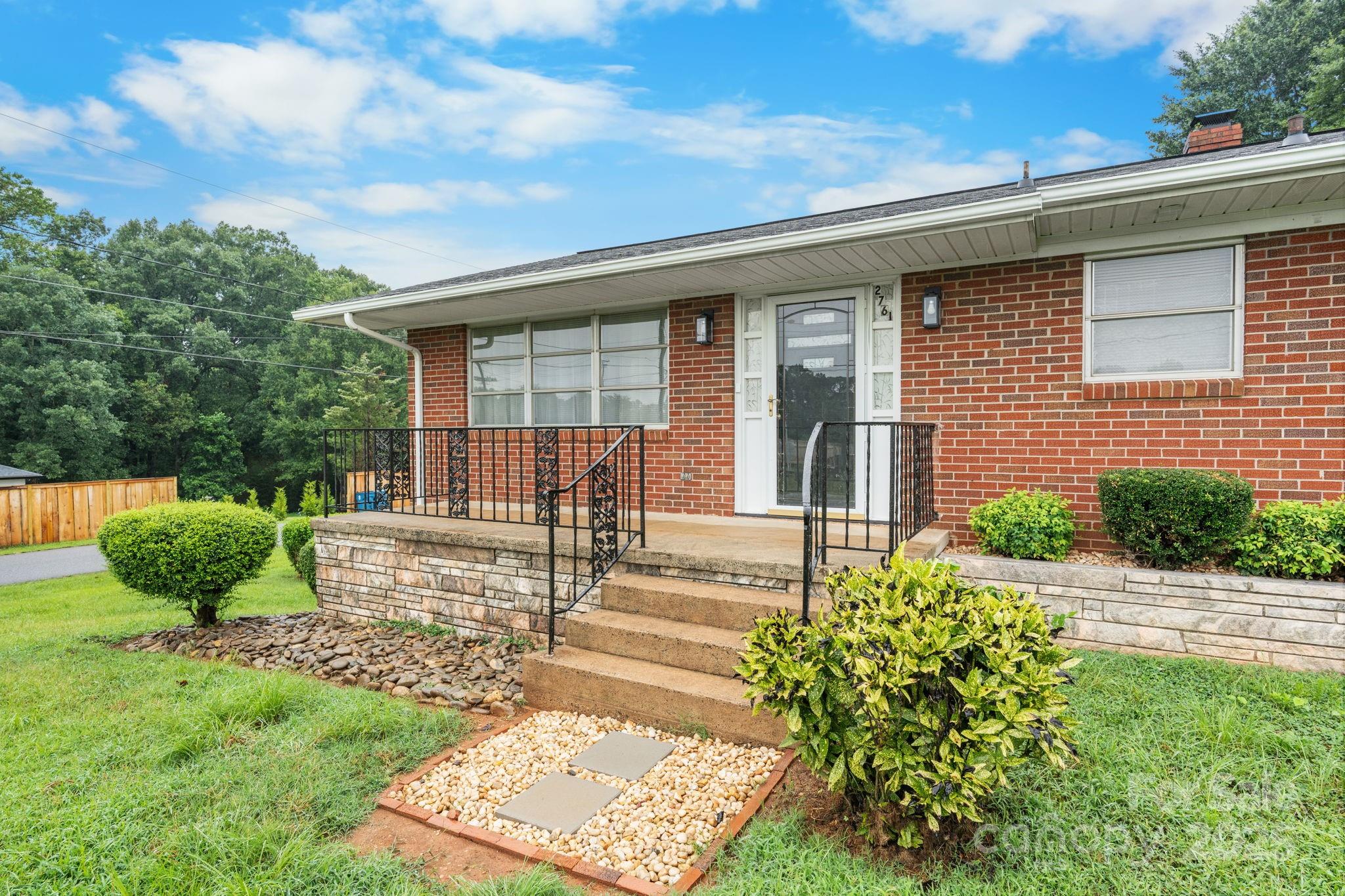 2761 Highland Avenue NE — Hickory