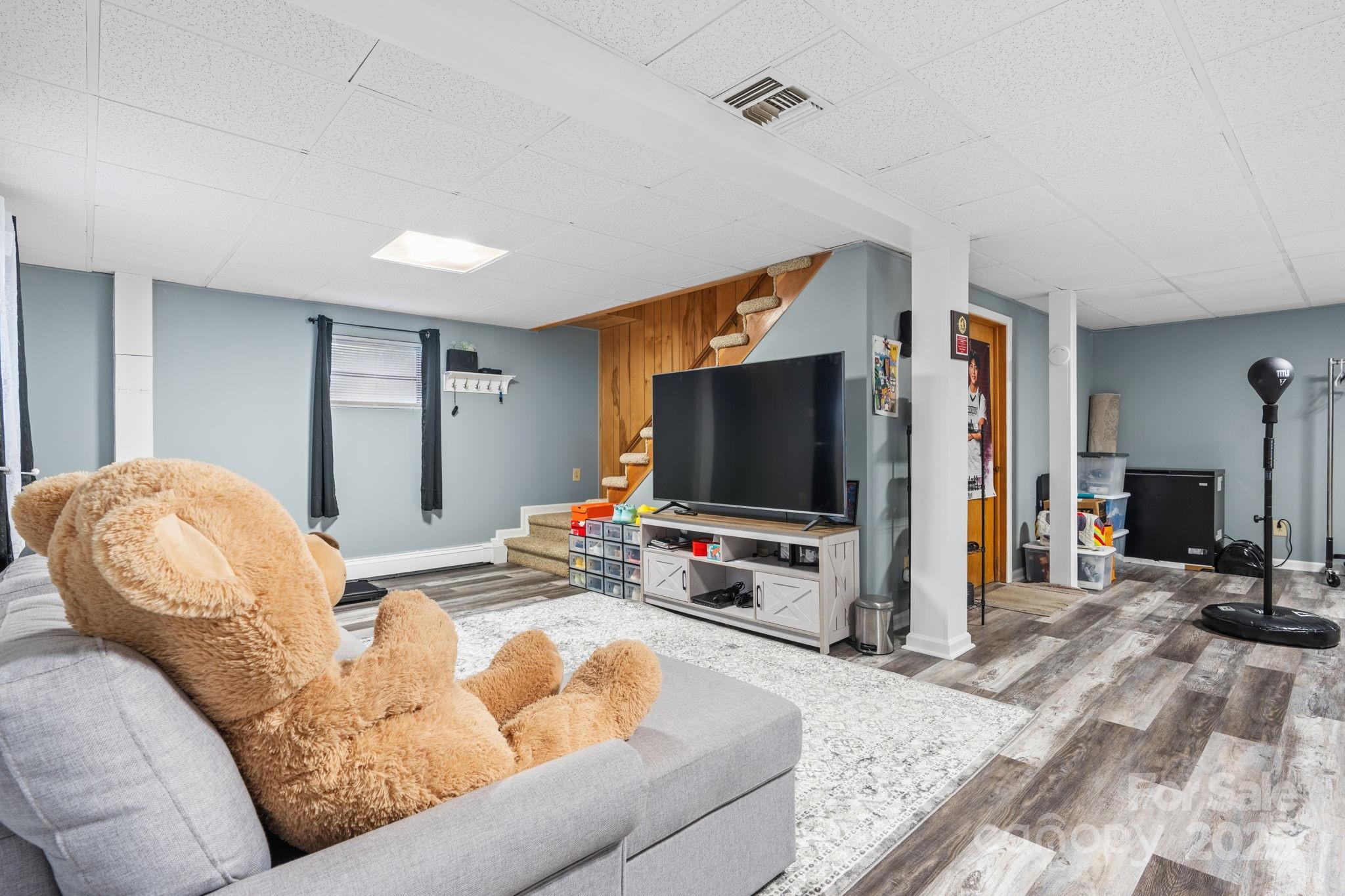 2761 Highland Avenue NE — Hickory