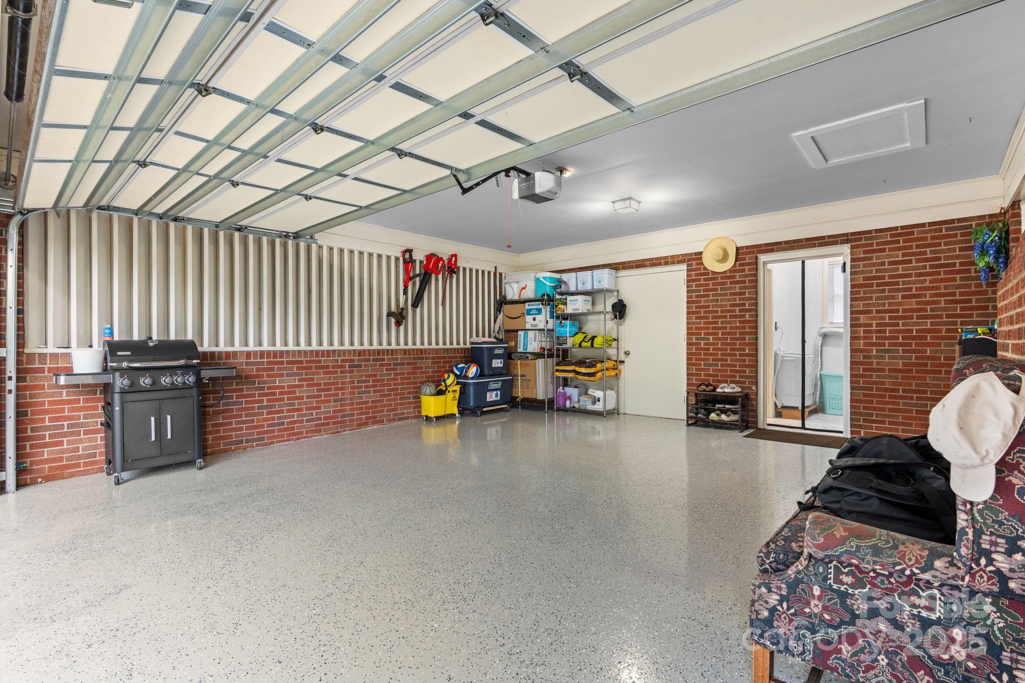 2761 Highland Avenue NE — Hickory