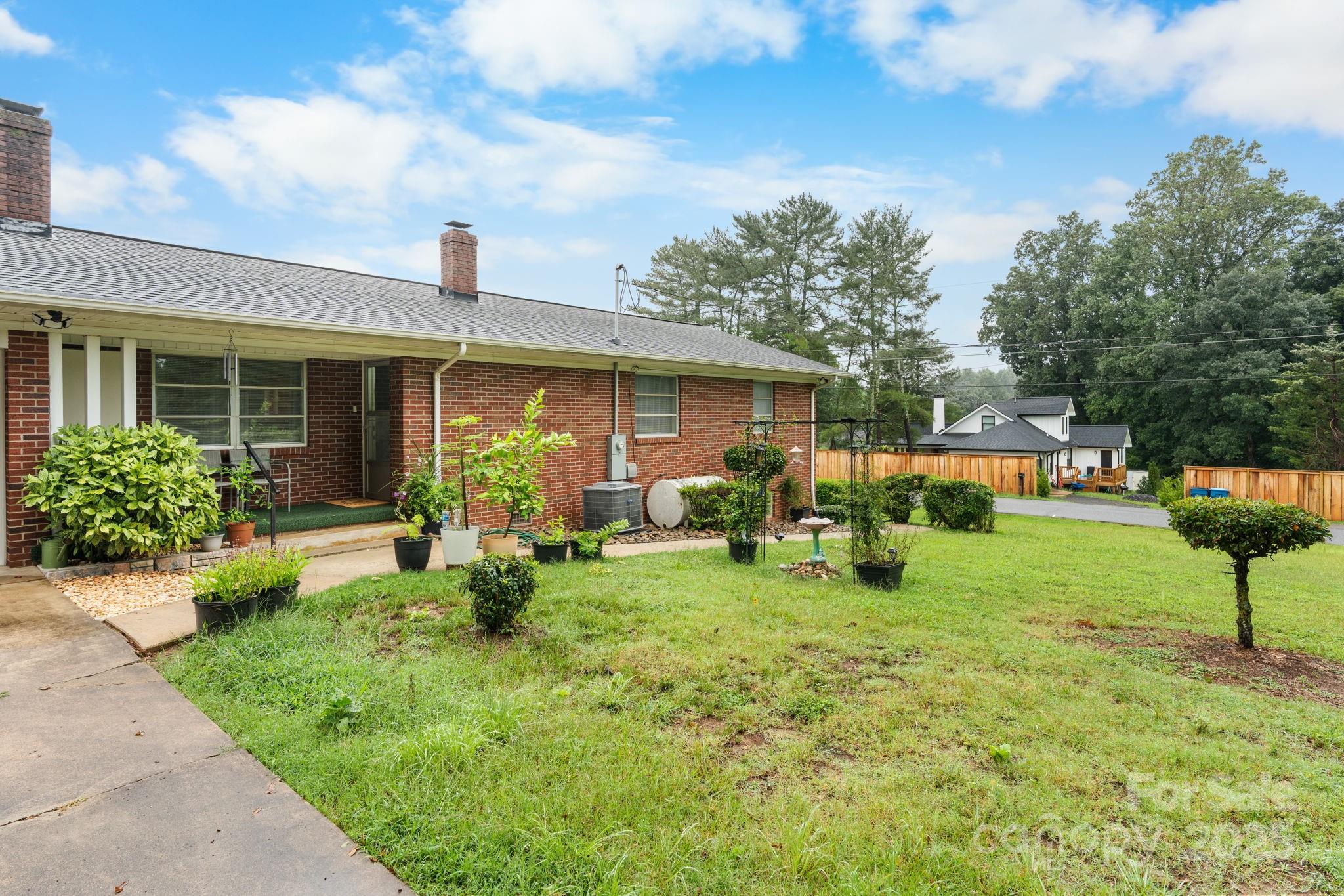 2761 Highland Avenue NE — Hickory
