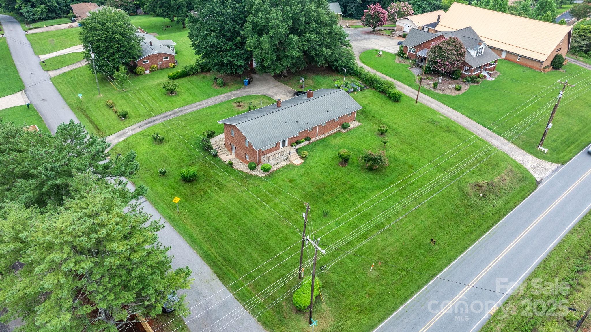 2761 Highland Avenue NE — Hickory