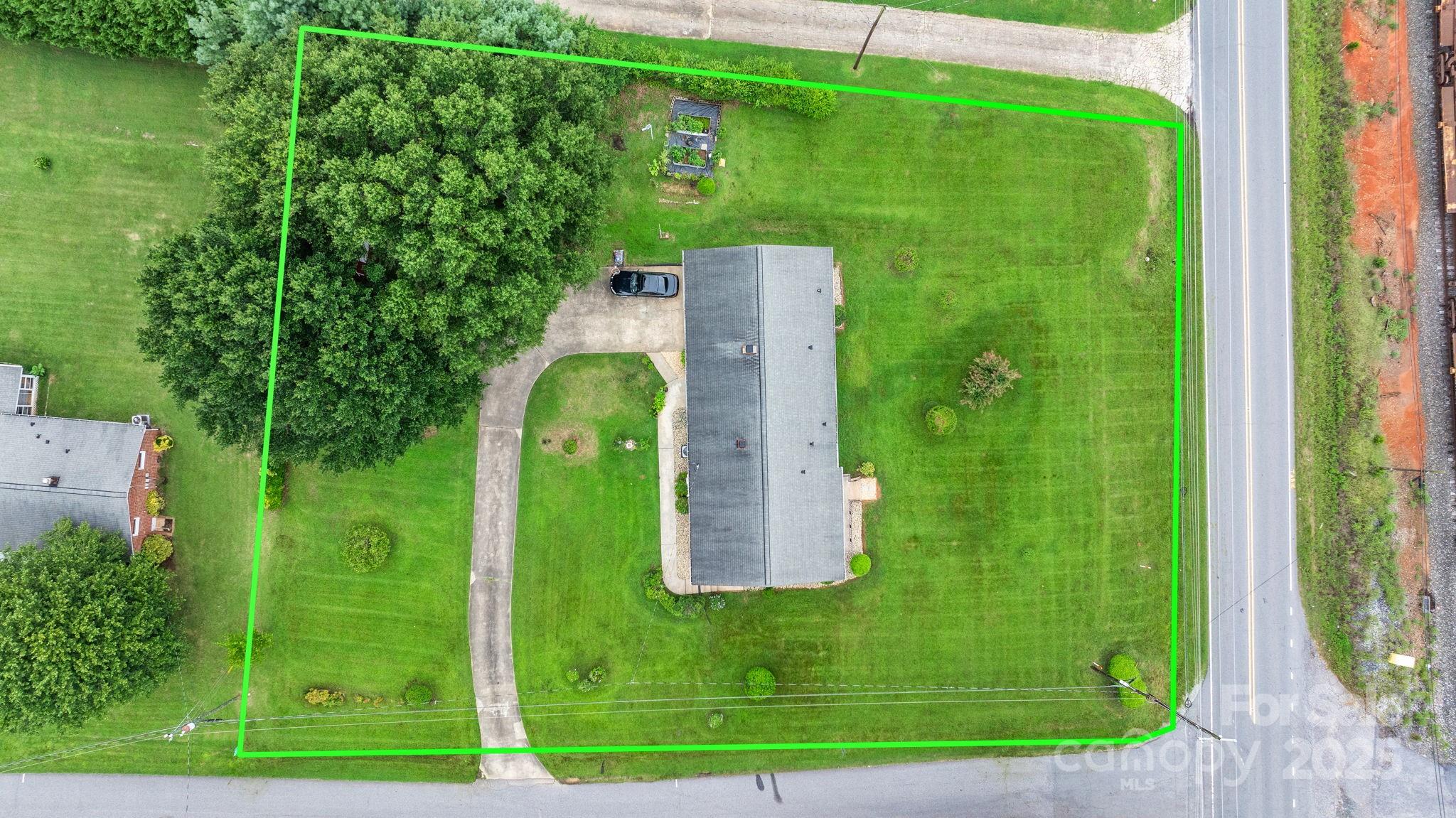 2761 Highland Avenue NE — Hickory