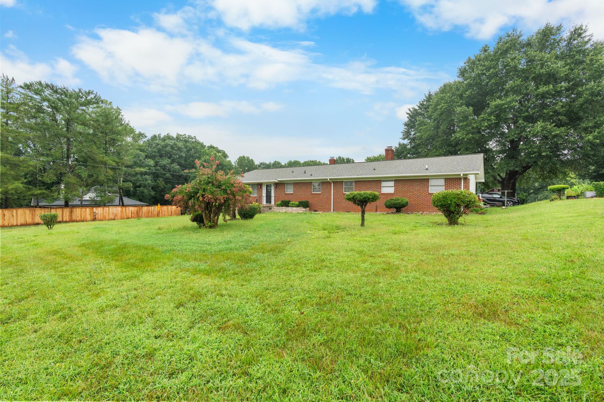 2761 Highland Avenue NE — Hickory