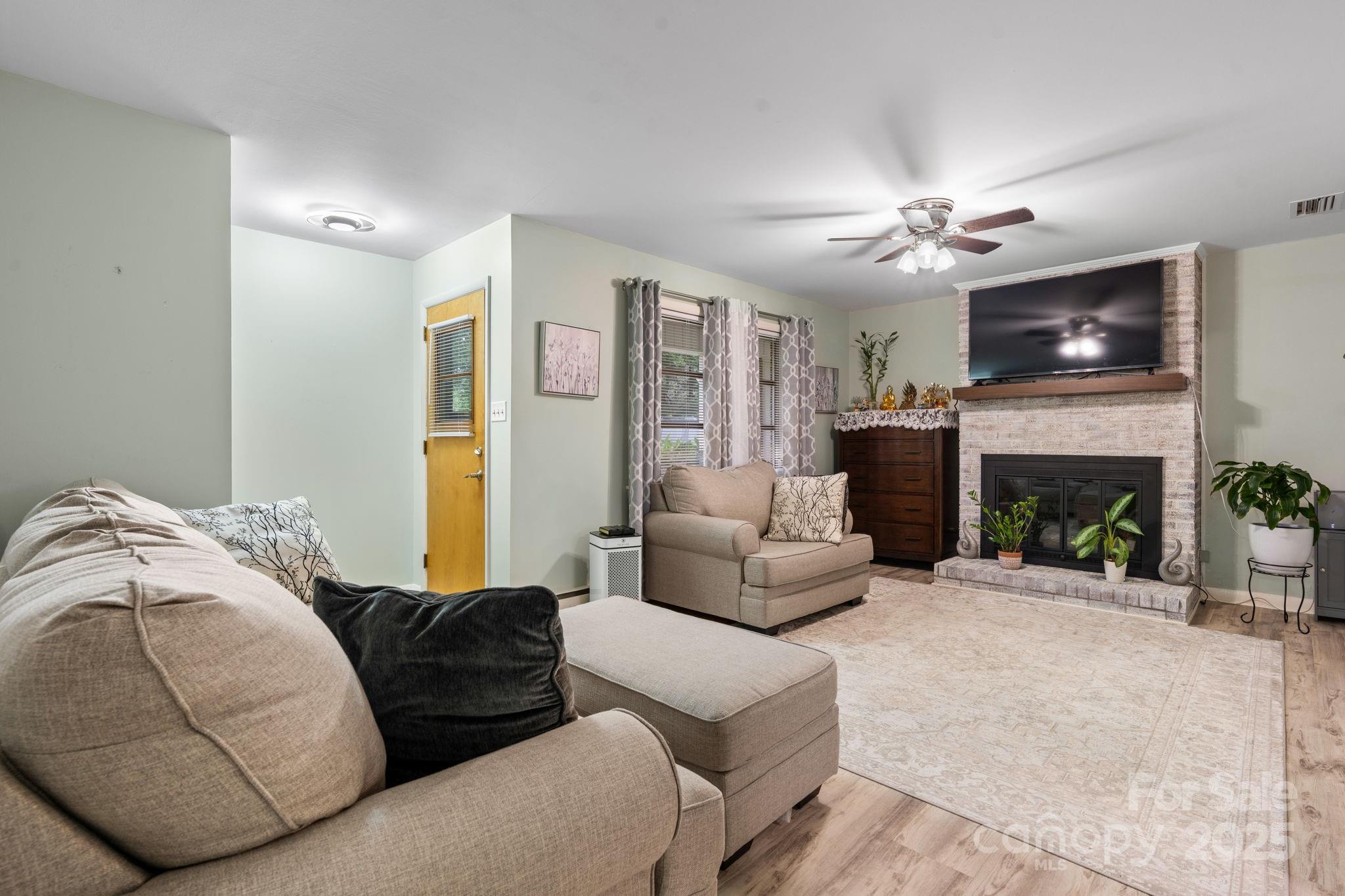 2761 Highland Avenue NE — Hickory