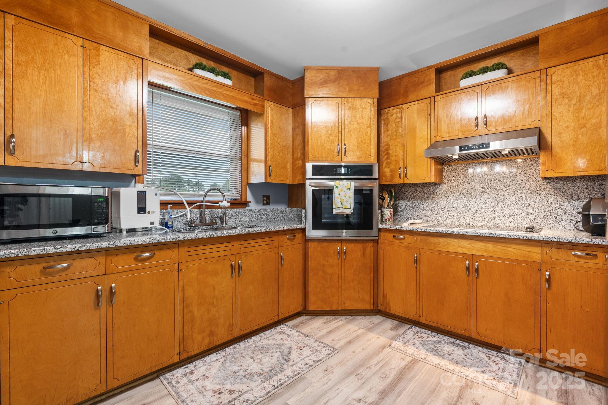 2761 Highland Avenue NE — Hickory