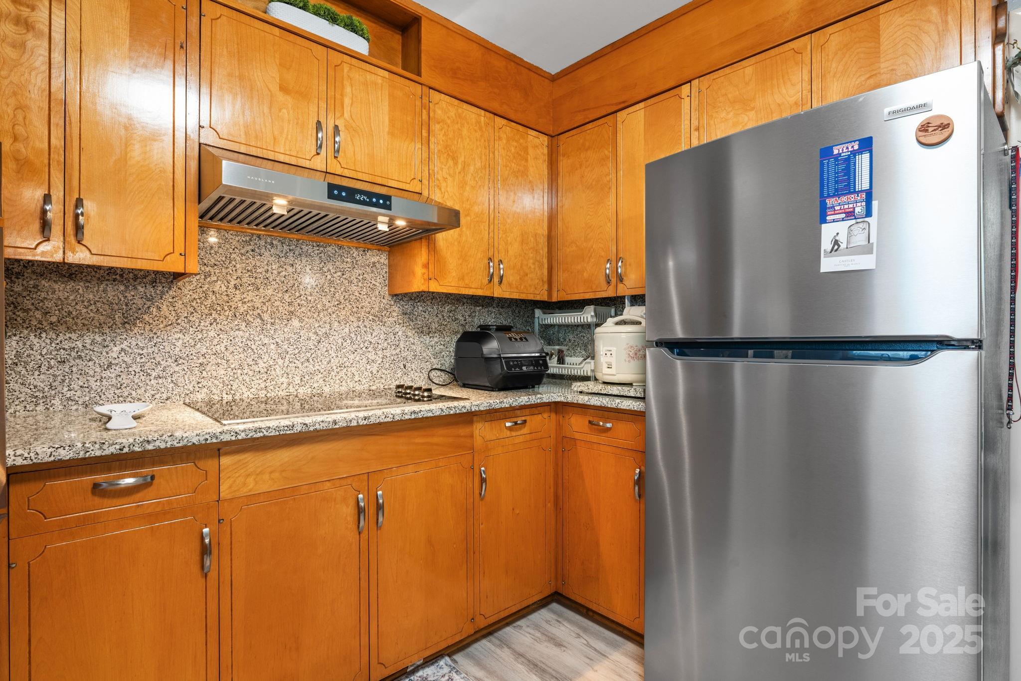 2761 Highland Avenue NE — Hickory