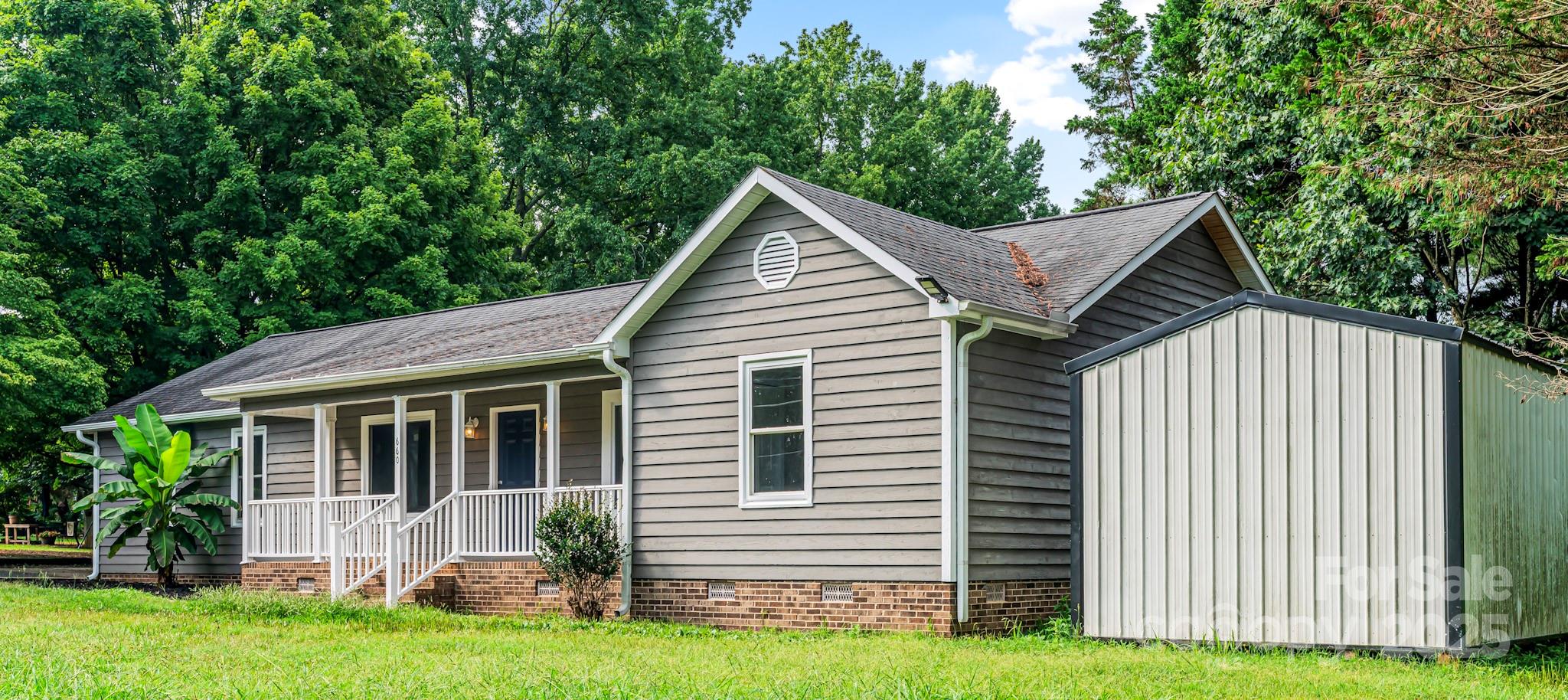 660 Sides Road — Salisbury
