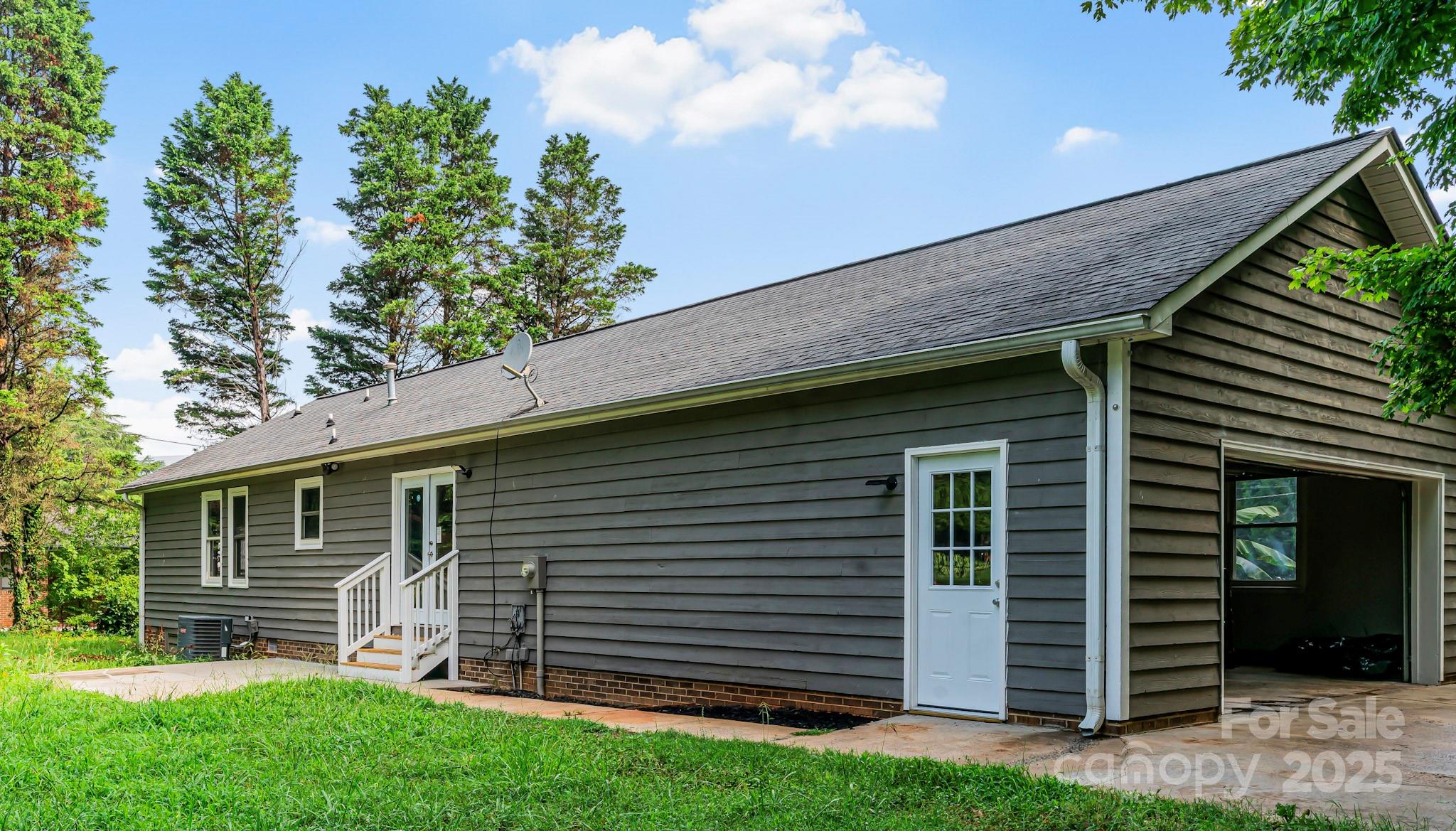 660 Sides Road — Salisbury