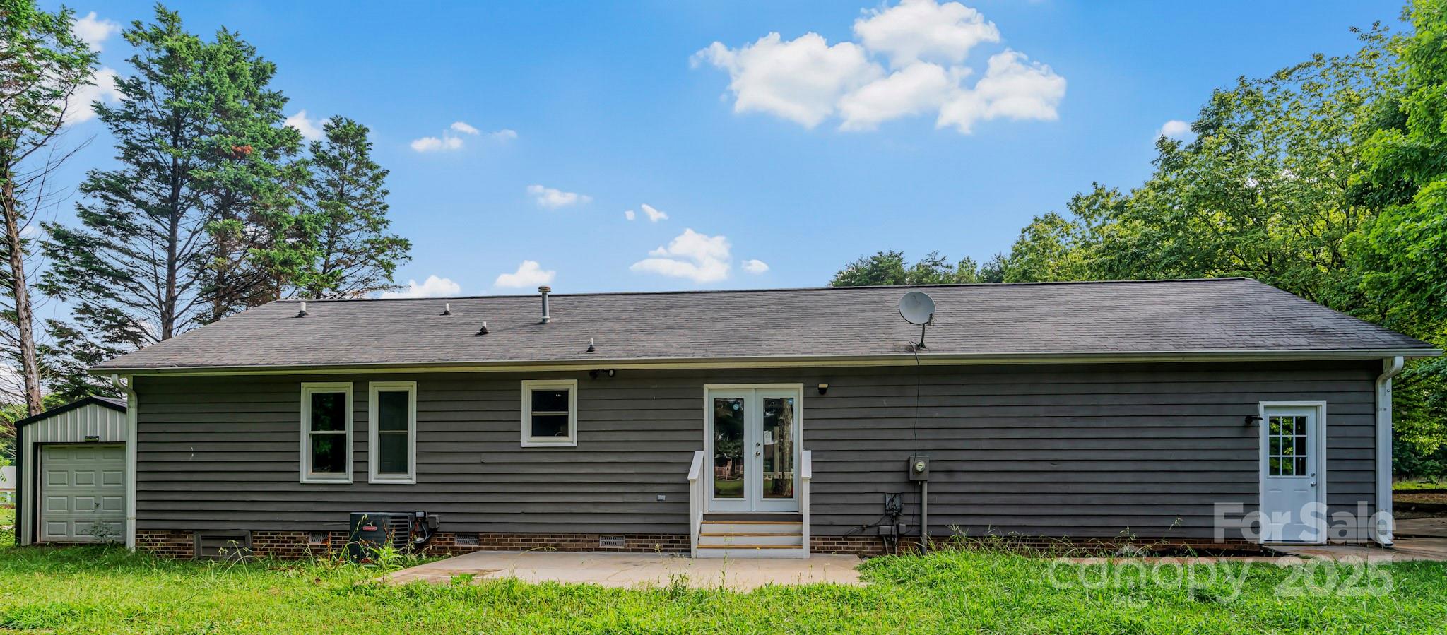 660 Sides Road — Salisbury