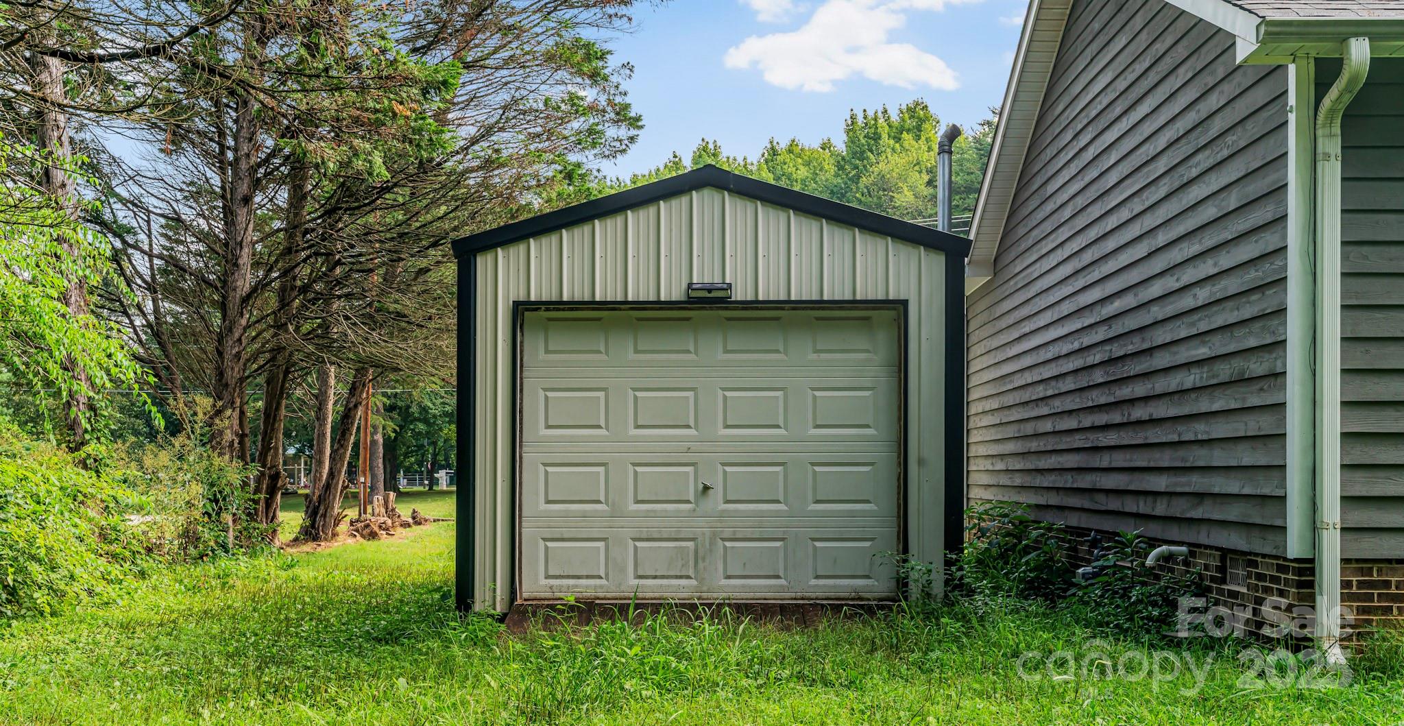 660 Sides Road — Salisbury