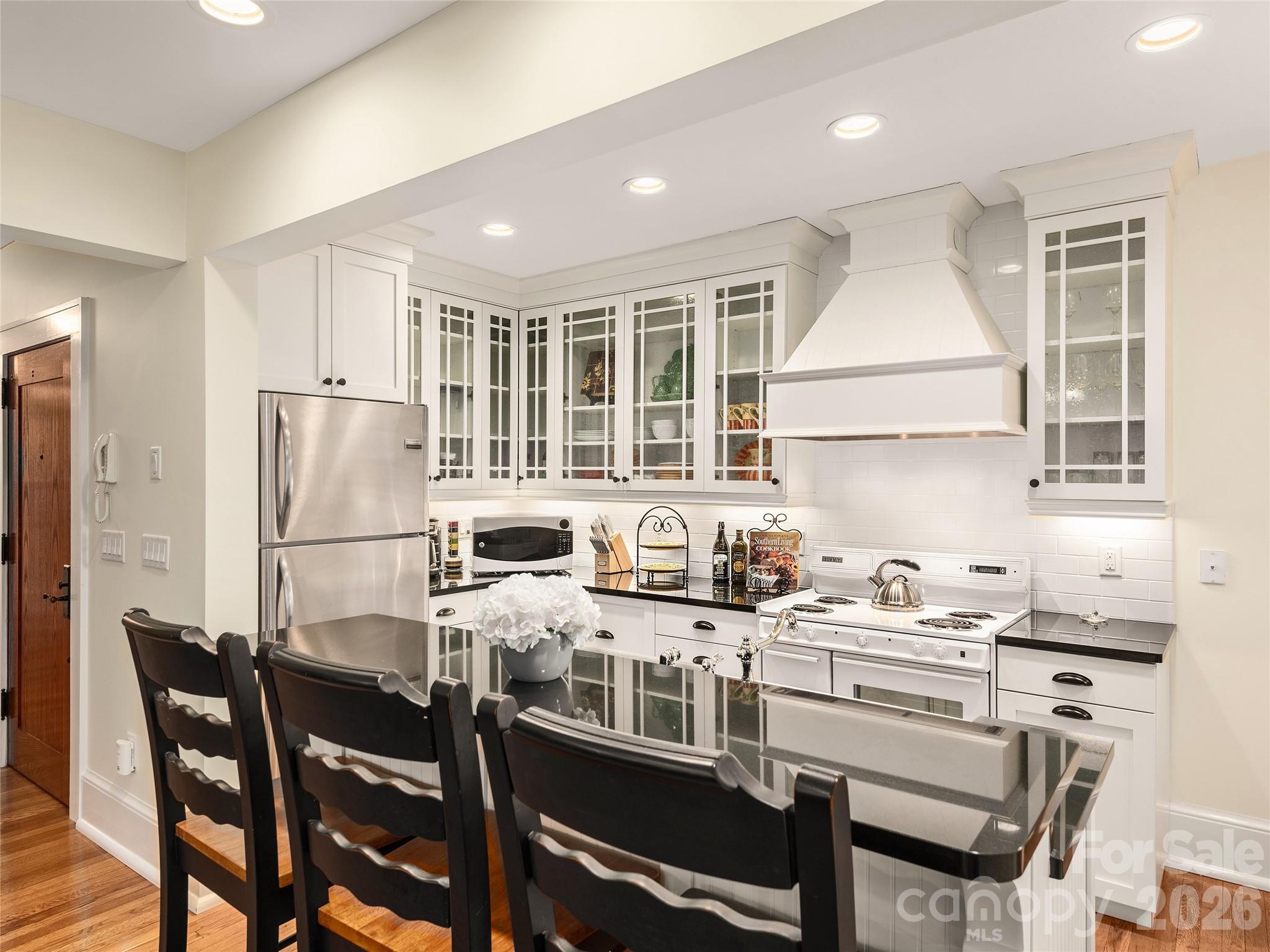 203 6th Avenue W #1B — Hendersonville