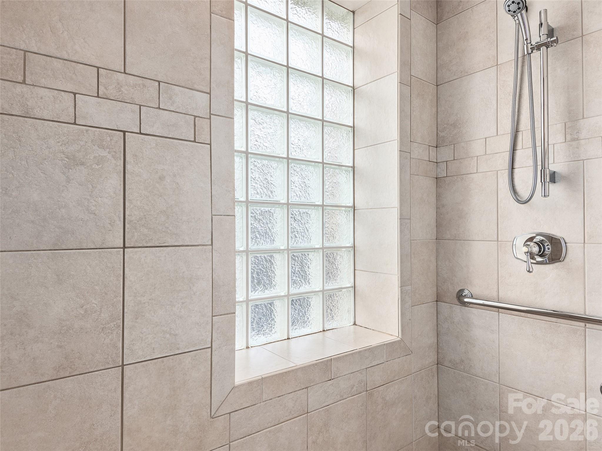 203 6th Avenue W #1B — Hendersonville