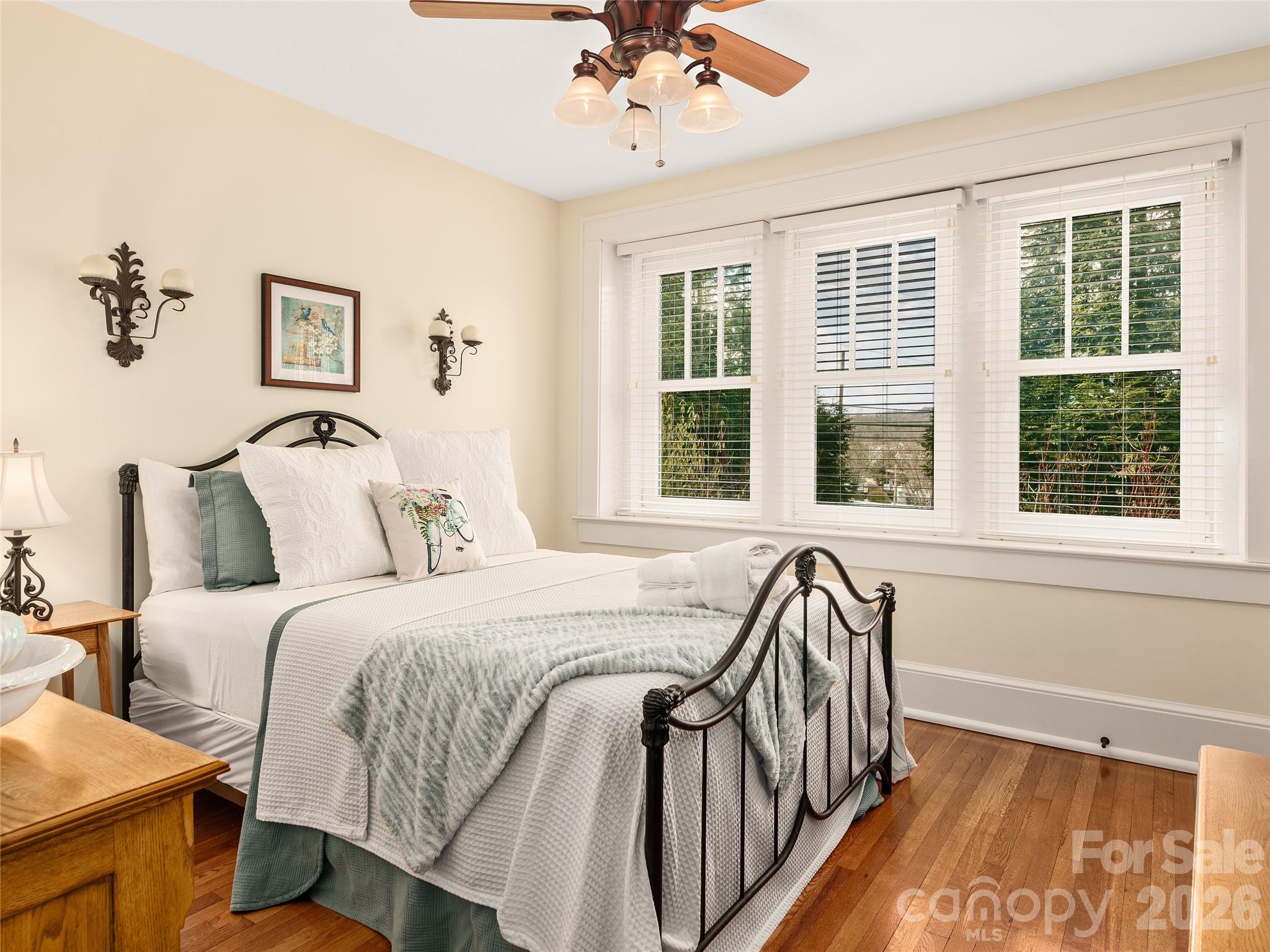 203 6th Avenue W #1B — Hendersonville