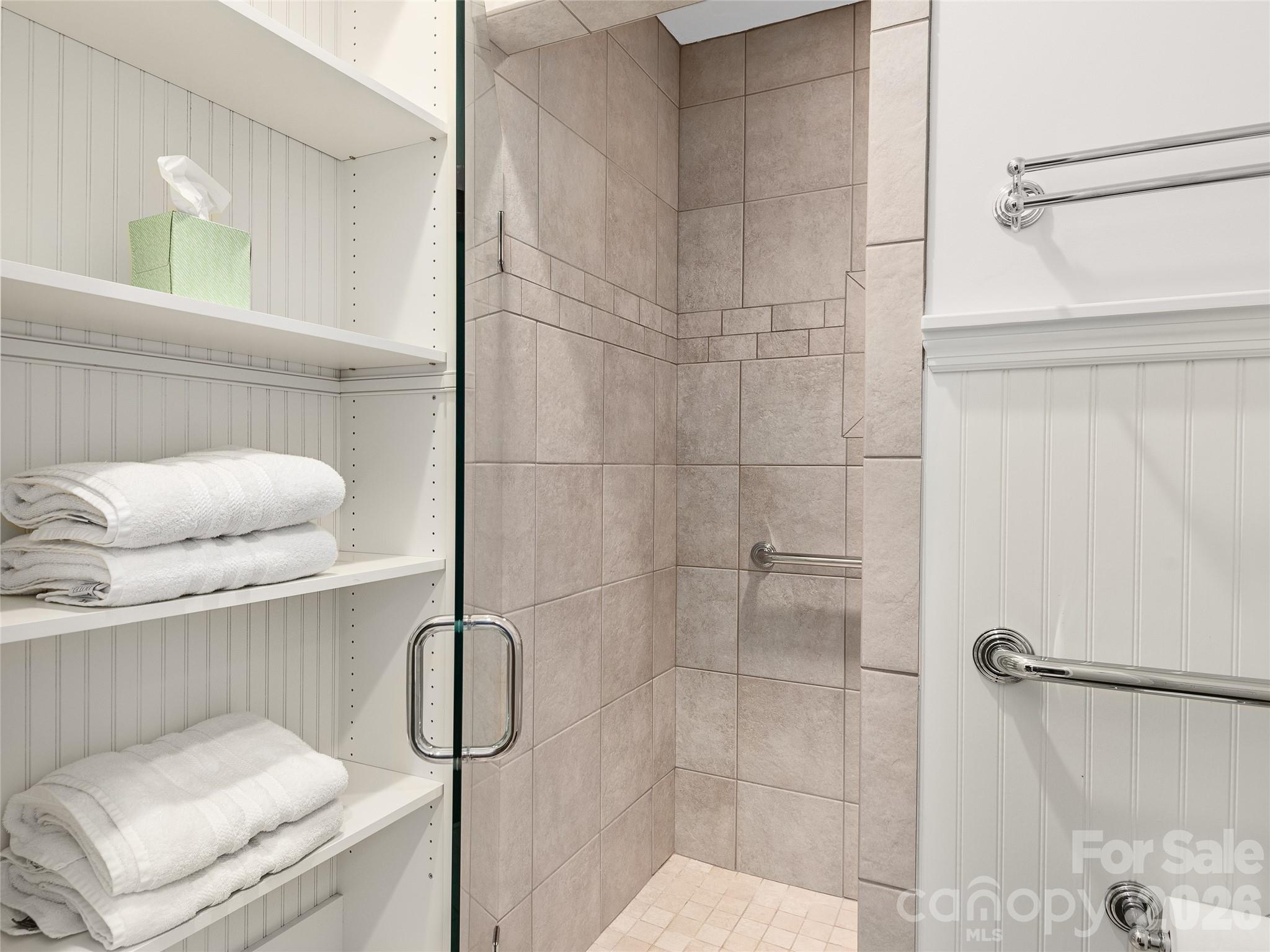 203 6th Avenue W #1B — Hendersonville