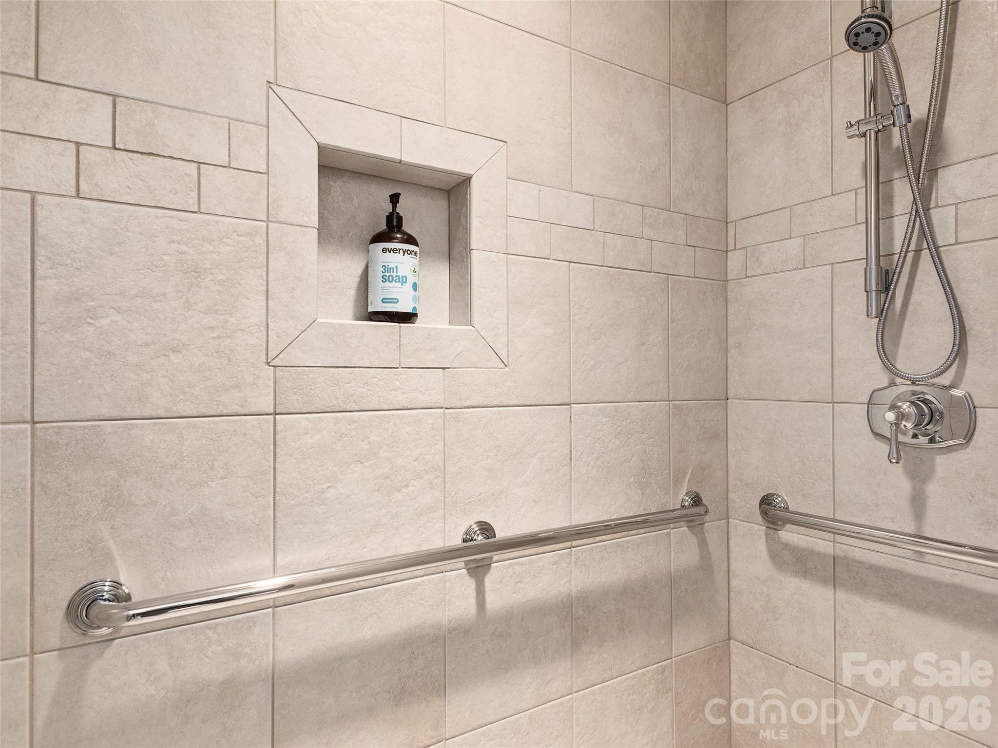203 6th Avenue W #1B — Hendersonville