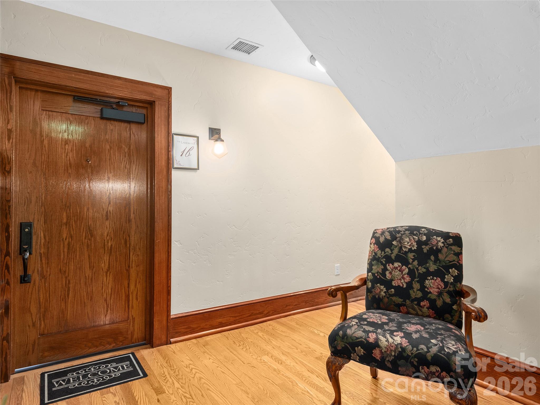 203 6th Avenue W #1B — Hendersonville