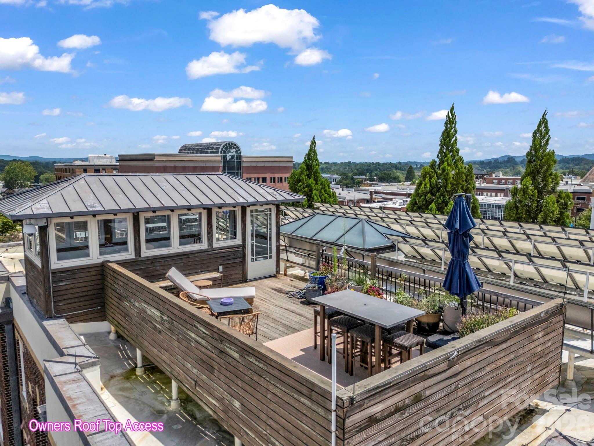 203 6th Avenue W #1B — Hendersonville