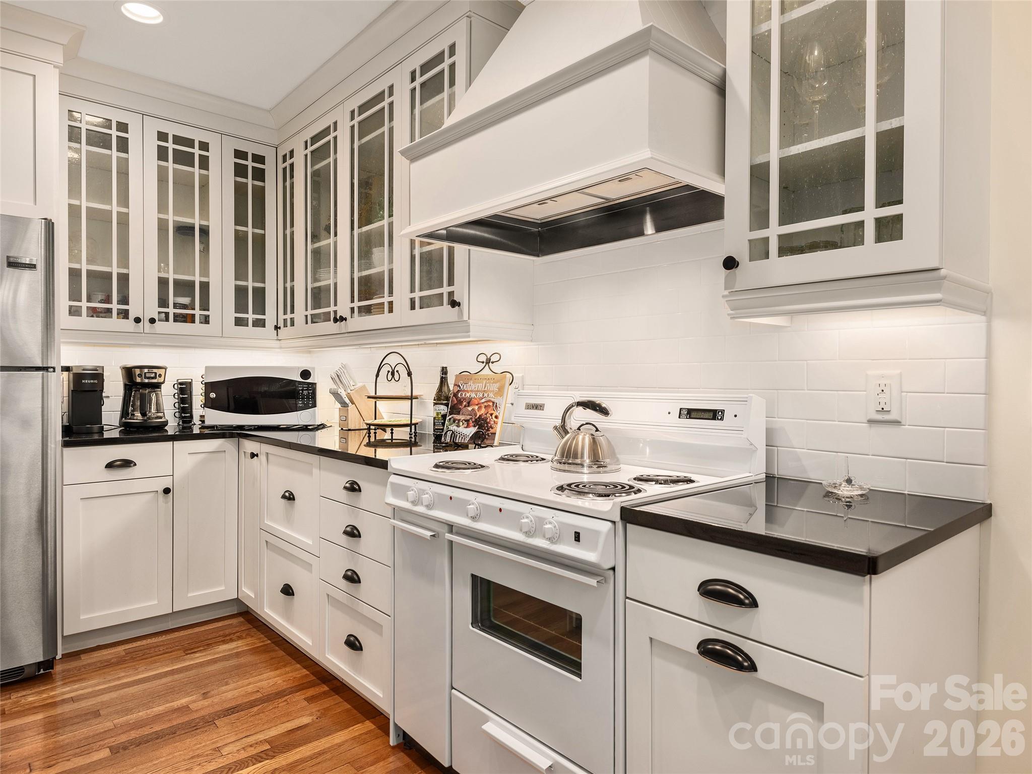 203 6th Avenue W #1B — Hendersonville