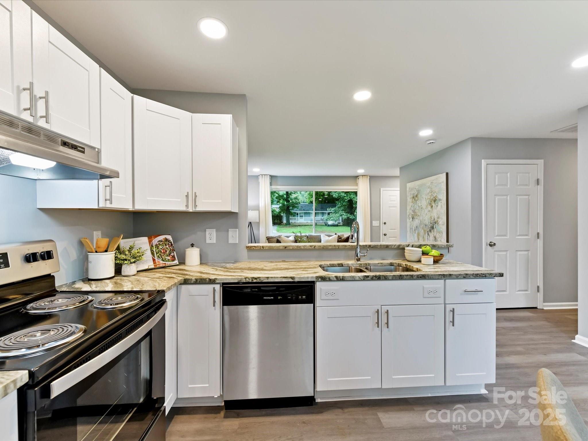 2508 Carrington Court — Charlotte