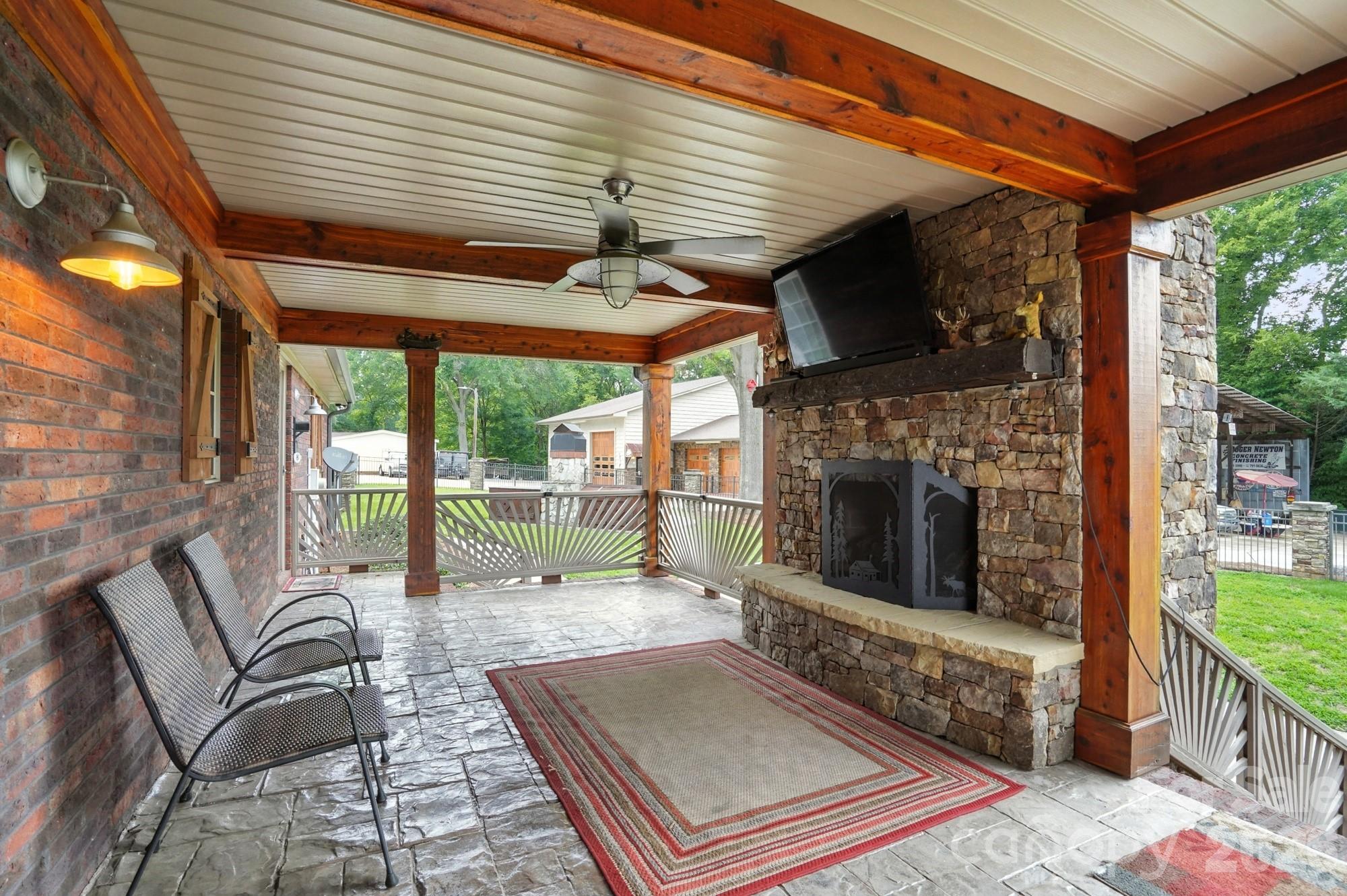 3369 Roberta Road — Concord