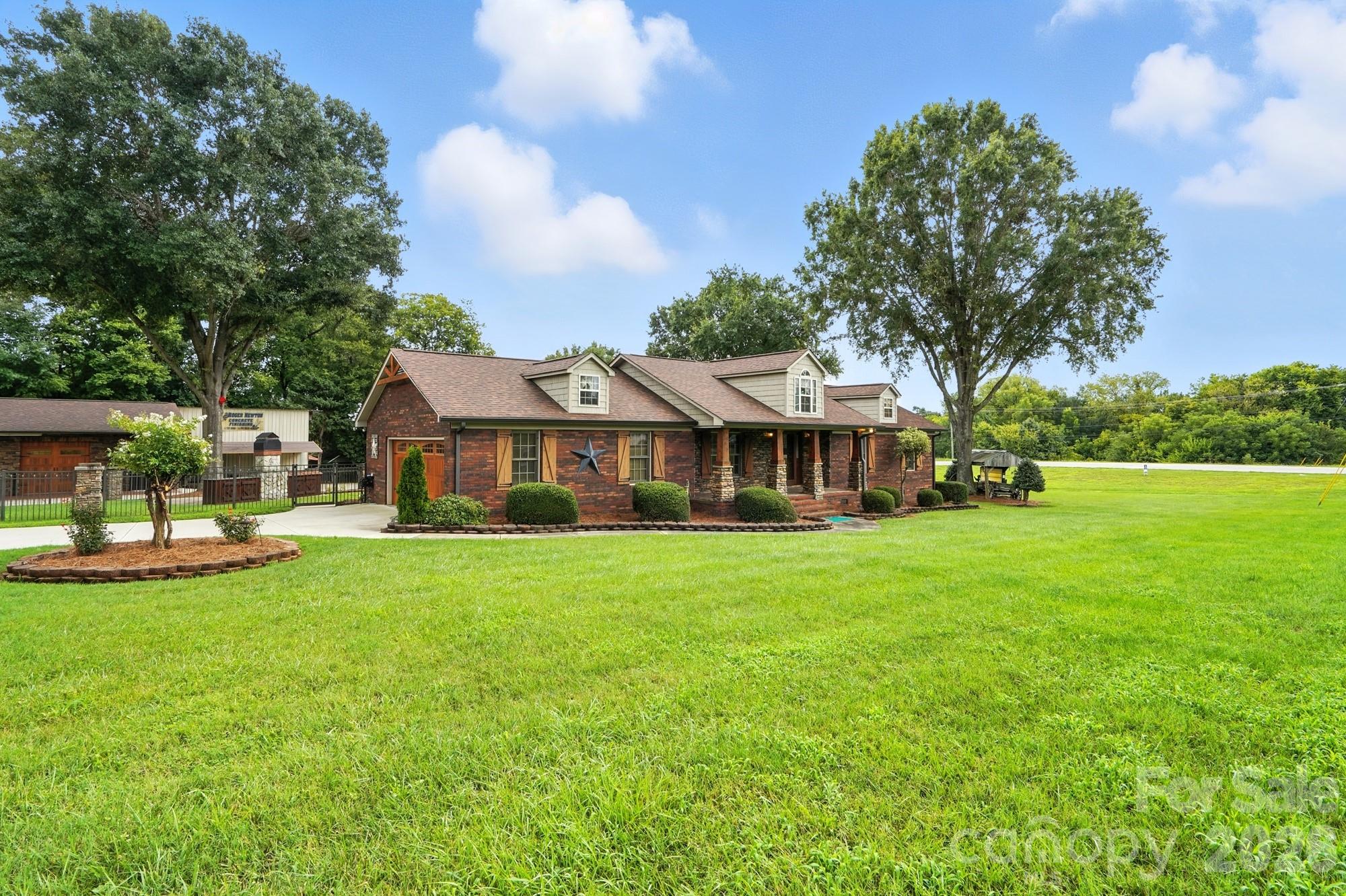 3369 Roberta Road — Concord