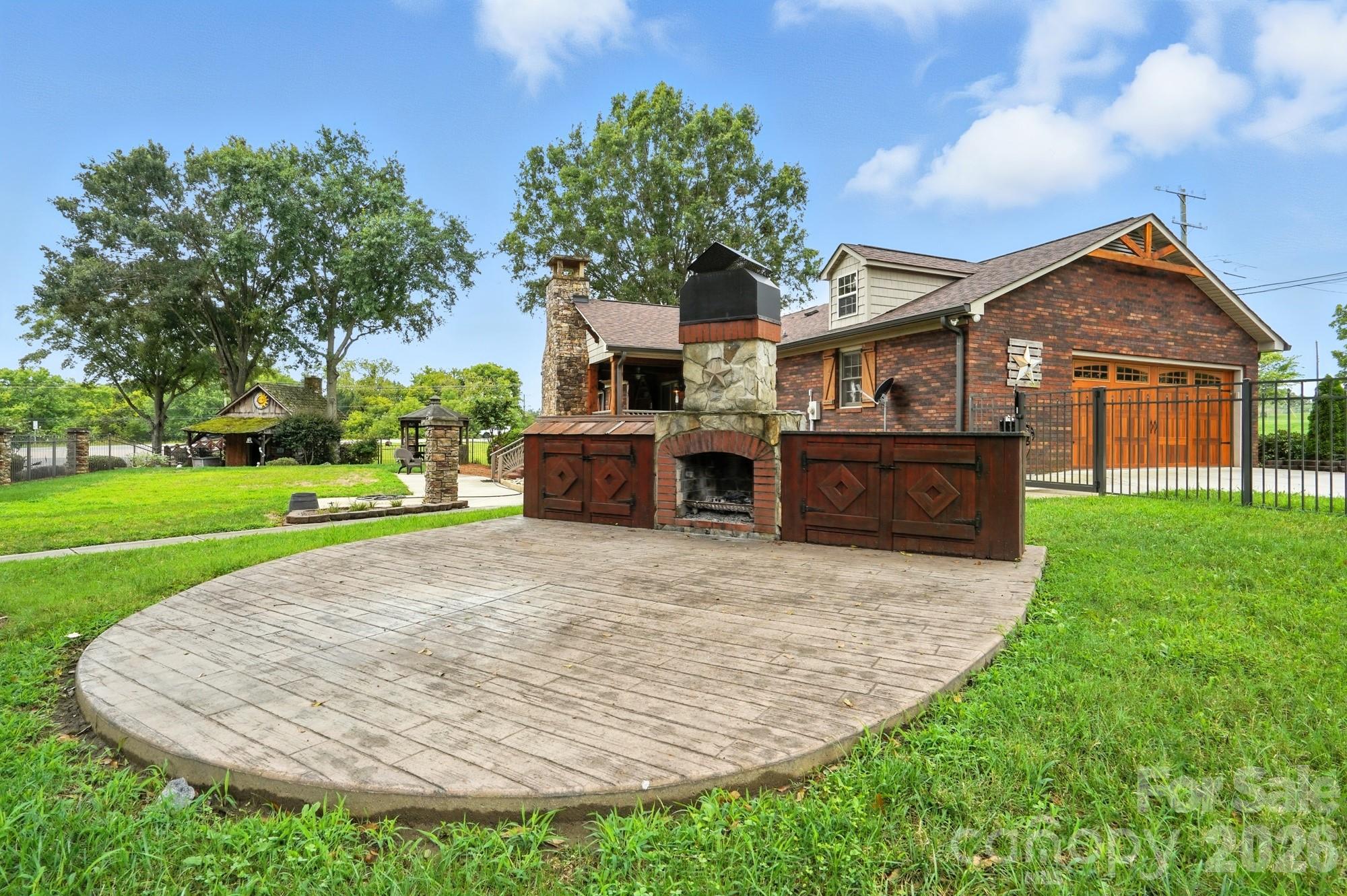 3369 Roberta Road — Concord