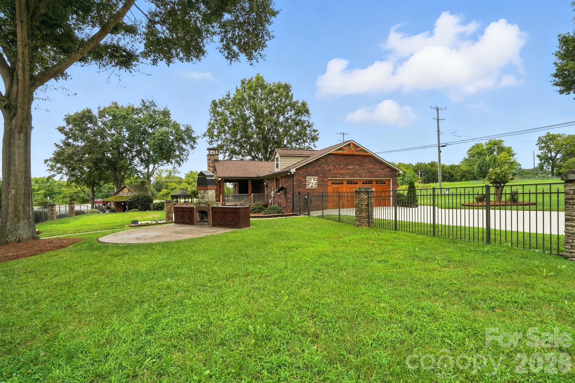3369 Roberta Road — Concord