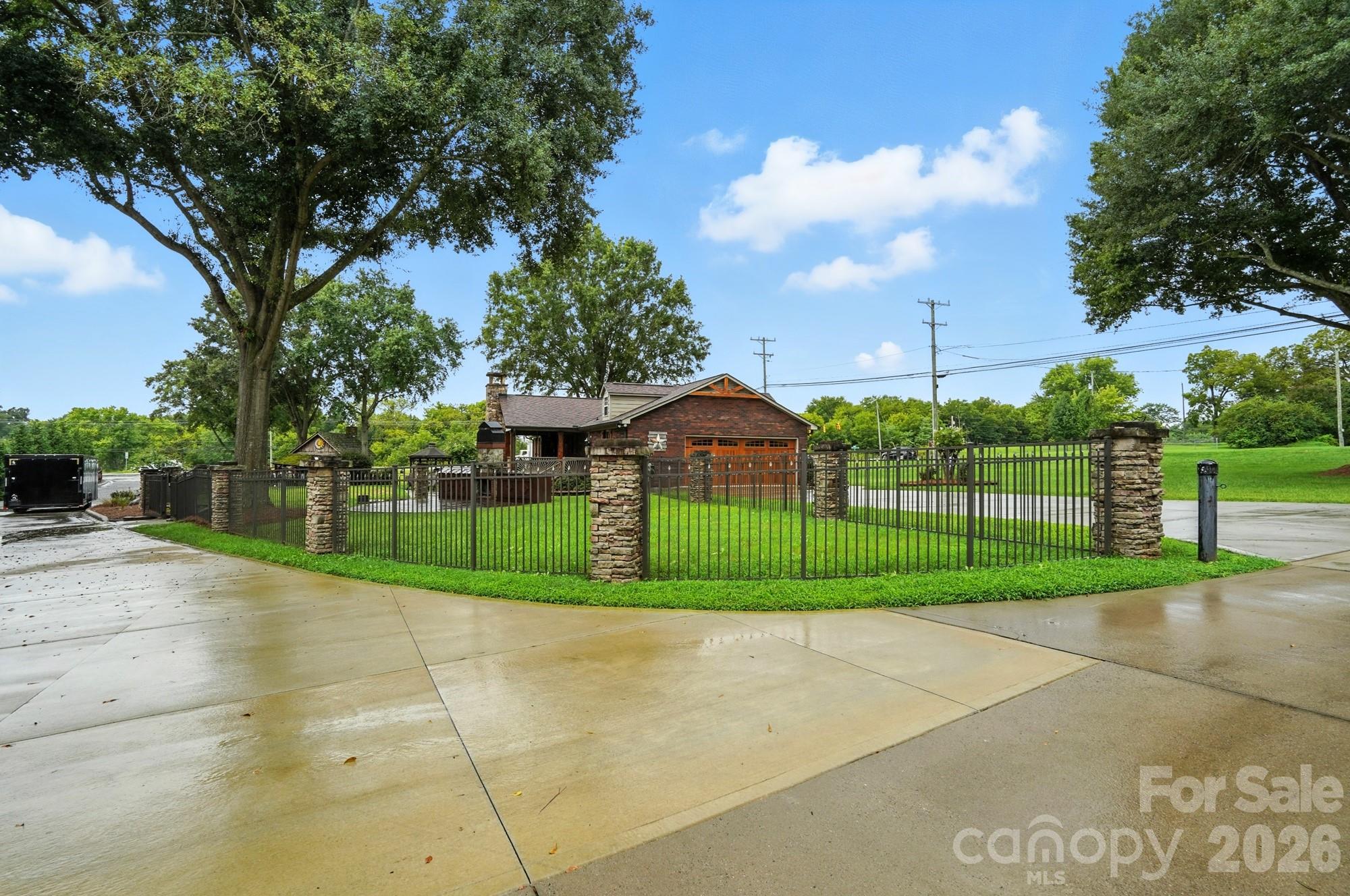 3369 Roberta Road — Concord