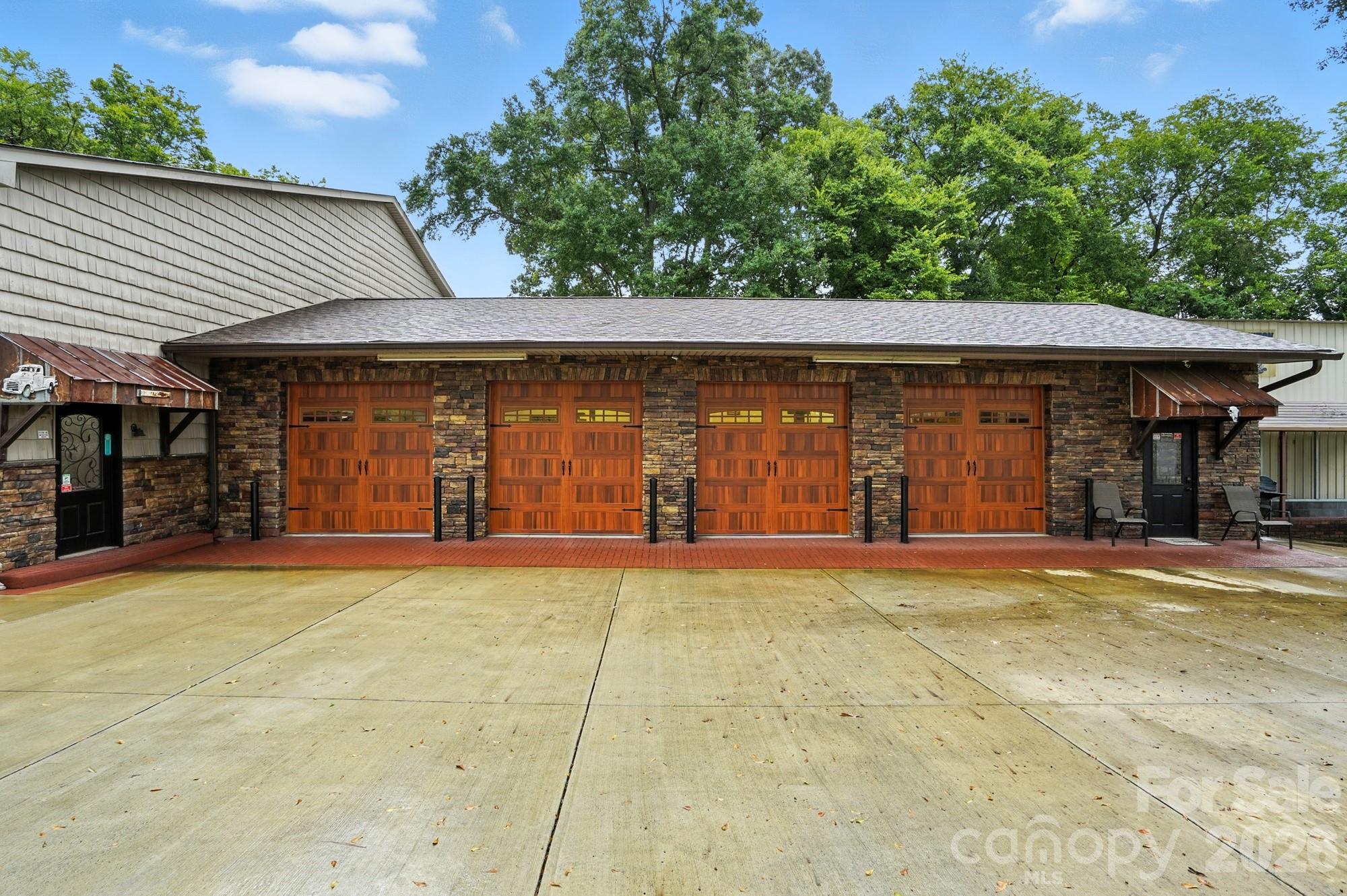 3369 Roberta Road — Concord