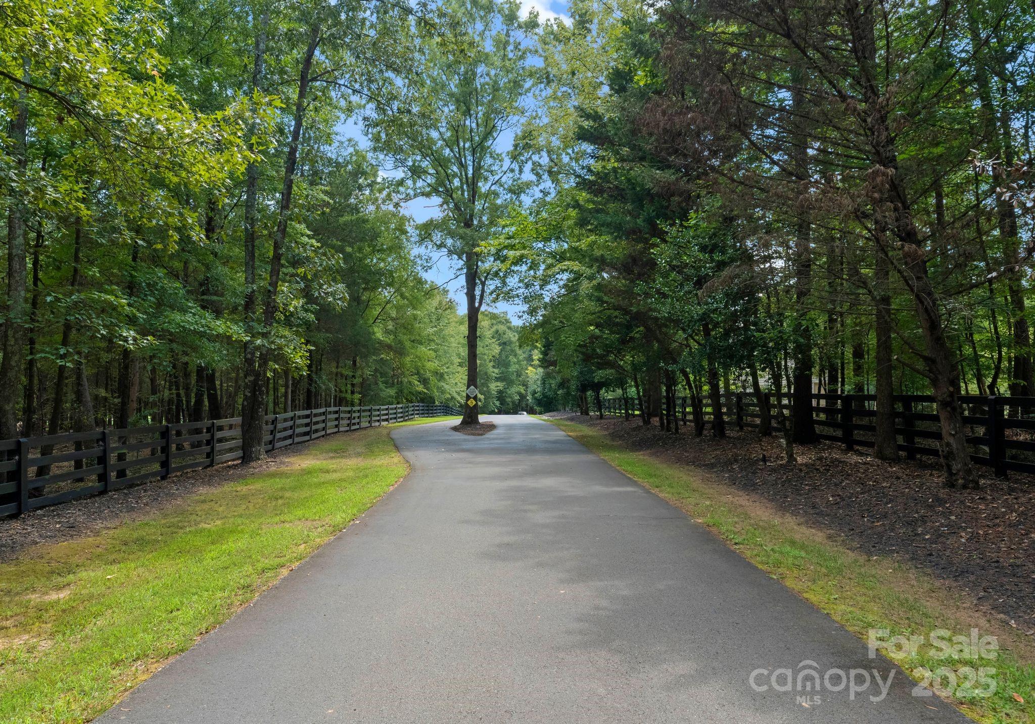 315 Brief Road W — Indian Trail