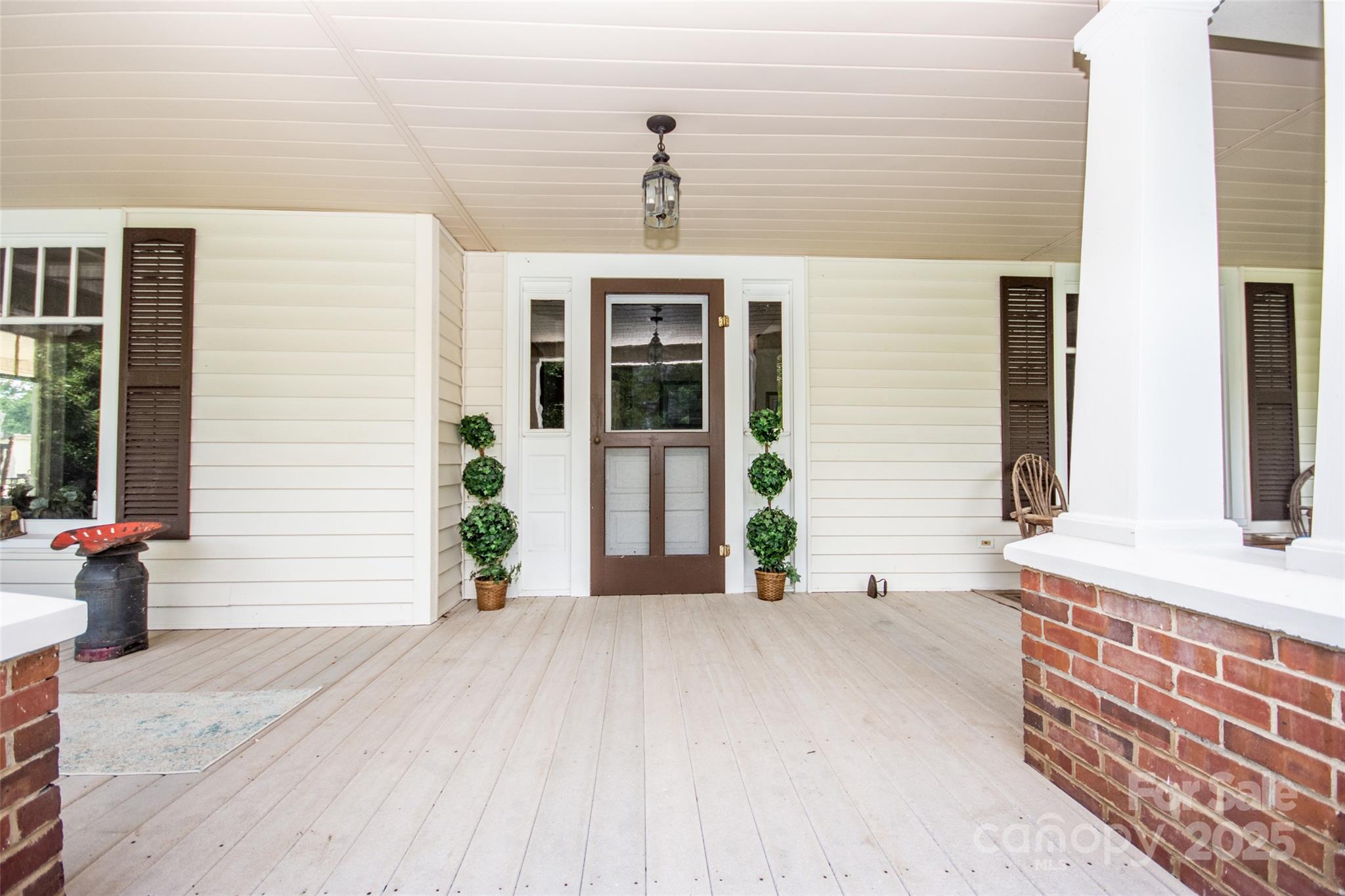 10245 Cool Springs Road — Woodleaf