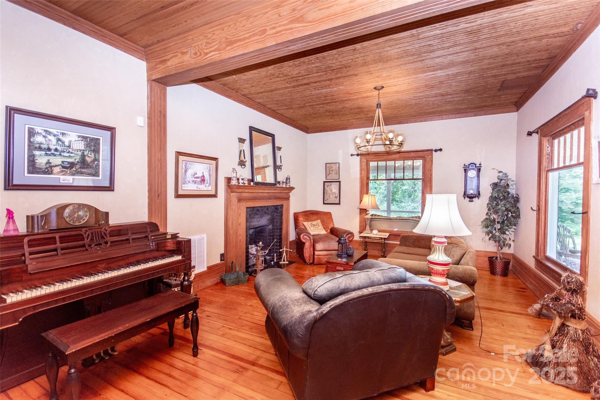 10245 Cool Springs Road — Woodleaf