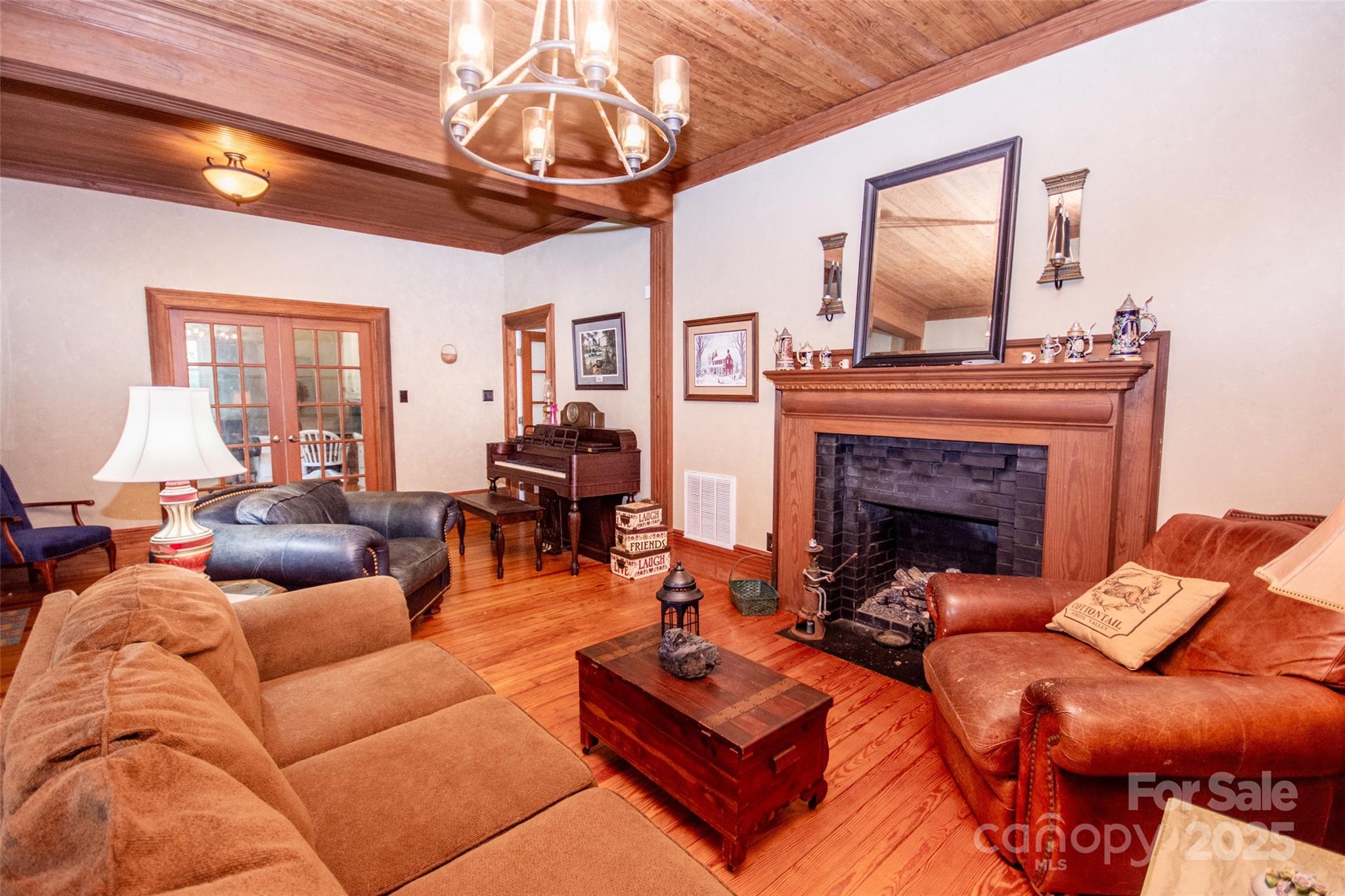 10245 Cool Springs Road — Woodleaf