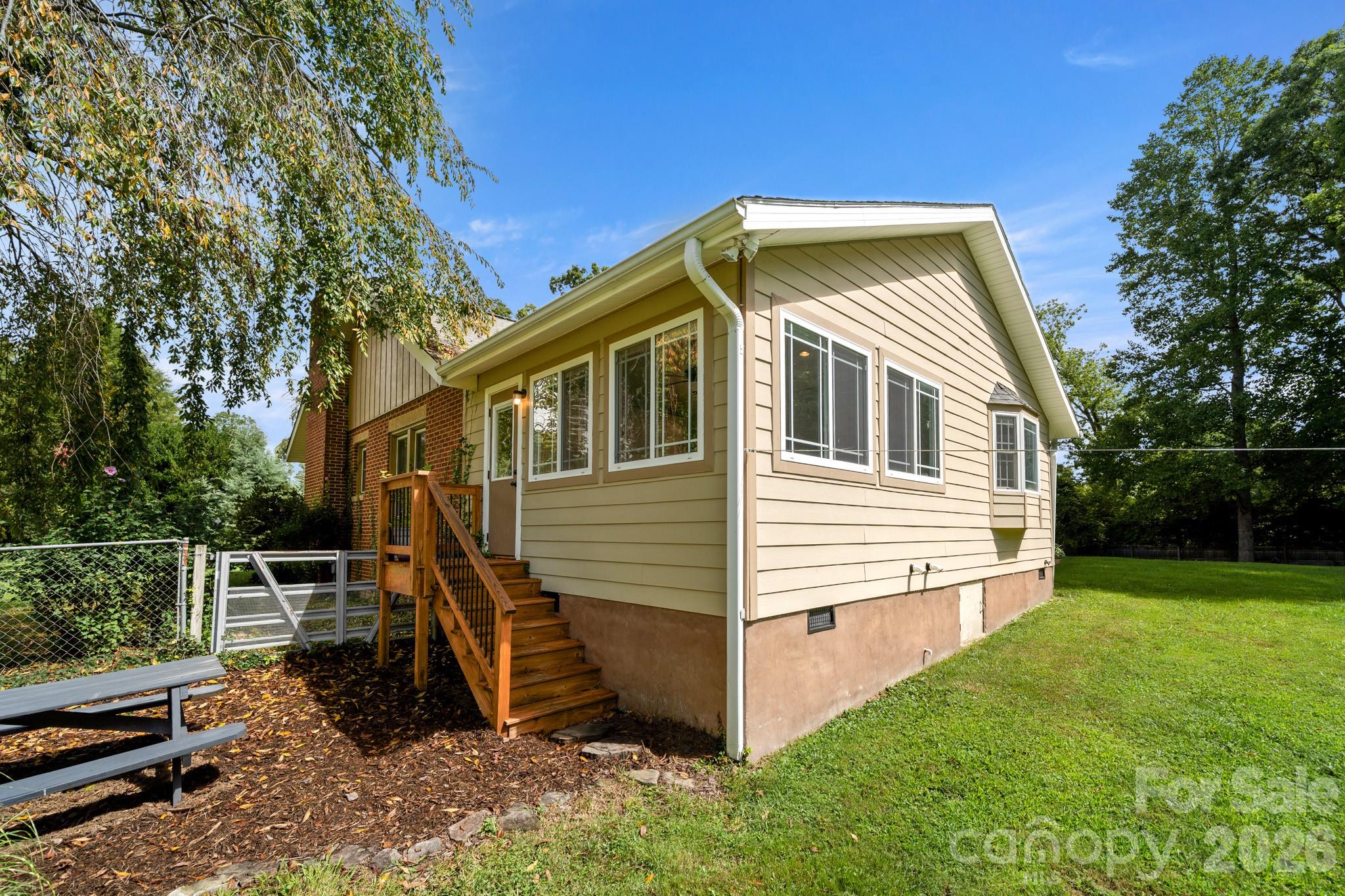 429 Brooklyn Avenue — Hendersonville