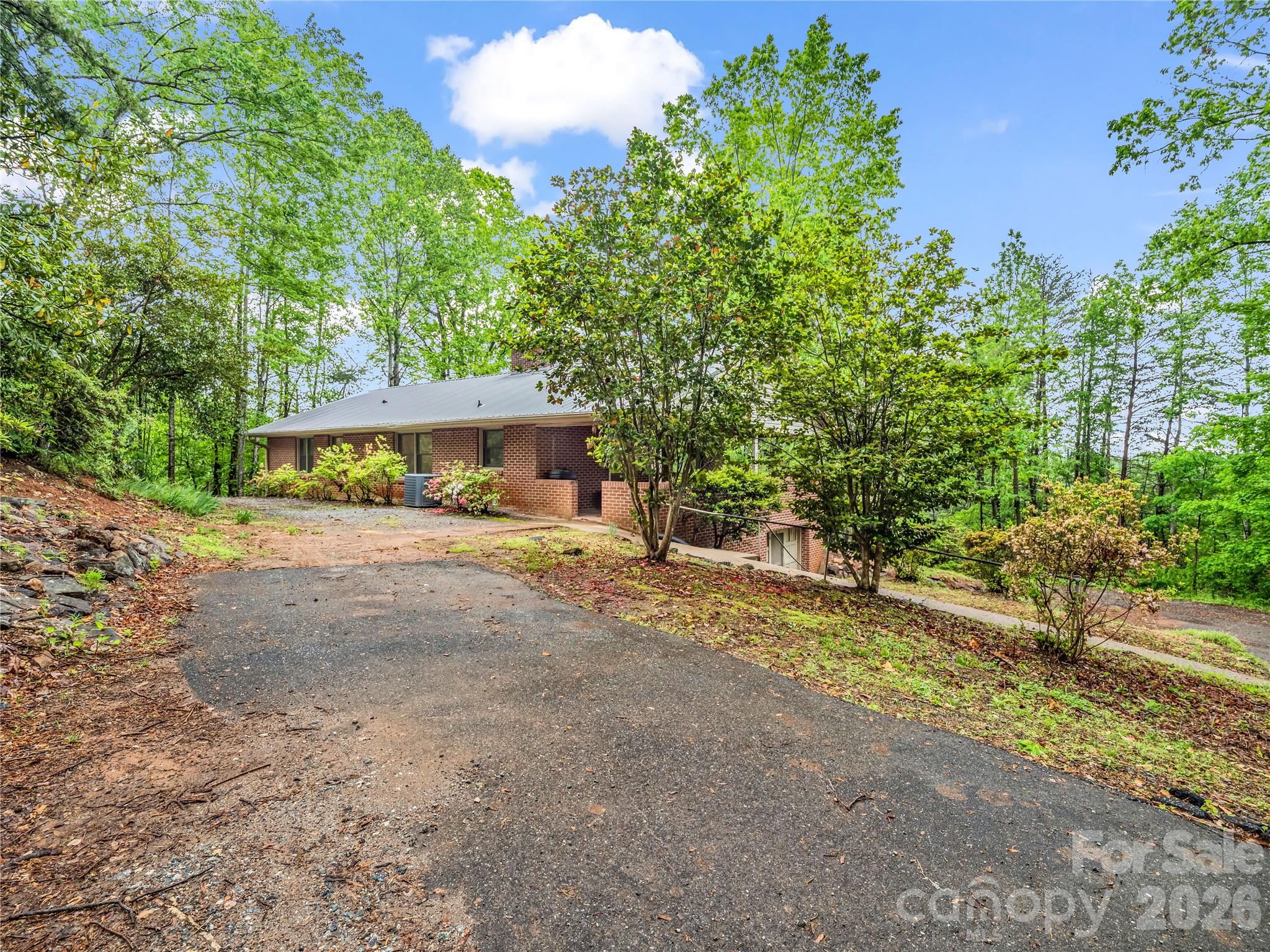 200 Little Wings Mountain Road — Columbus