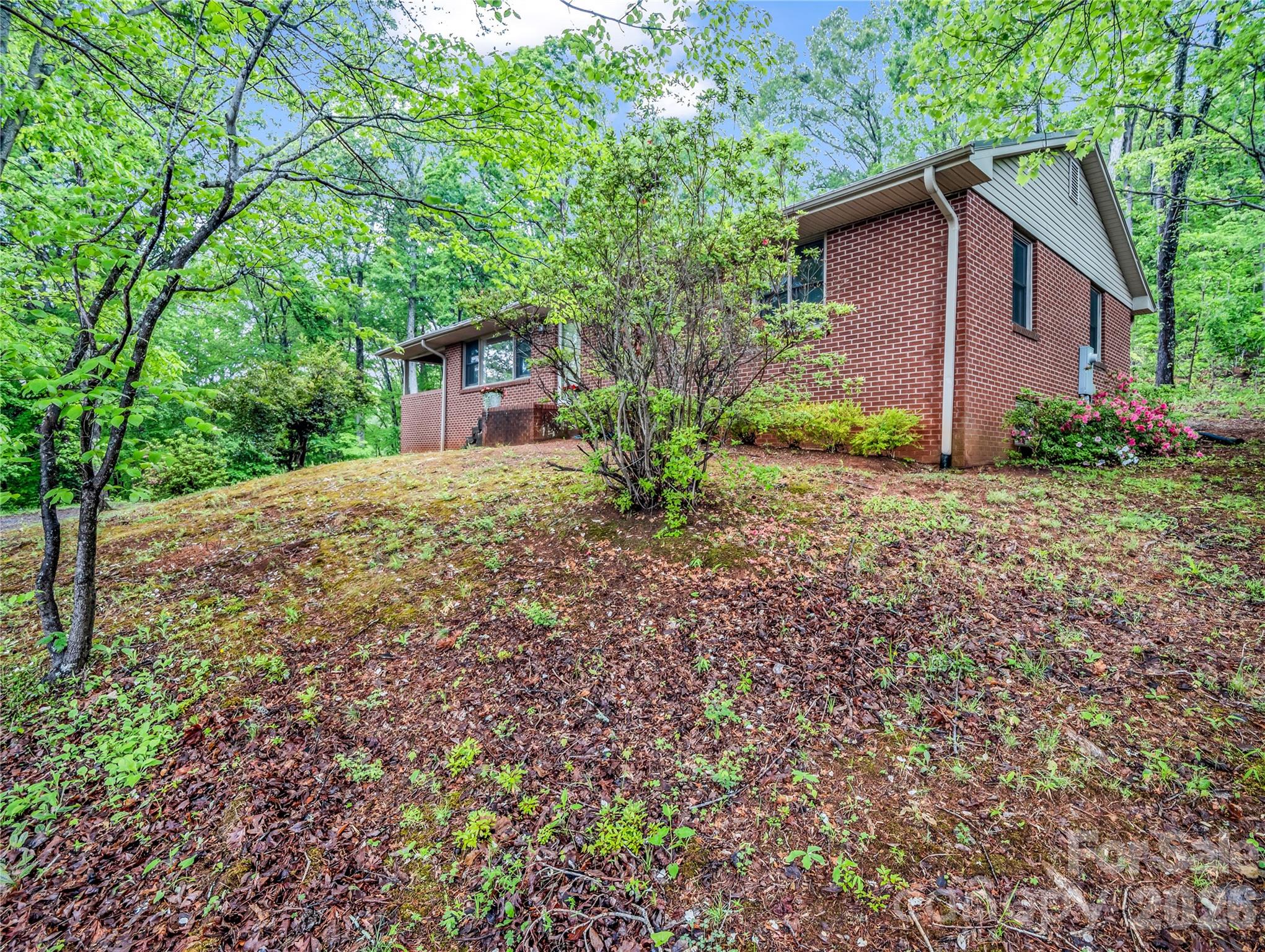200 Little Wings Mountain Road — Columbus