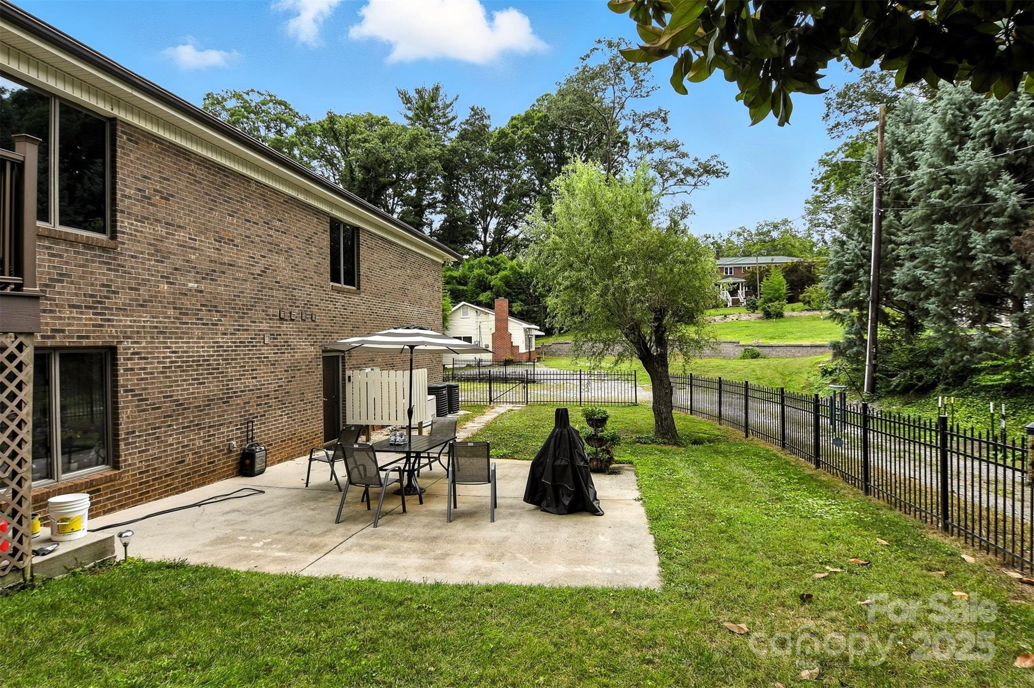 530 5th Street NW — Hickory