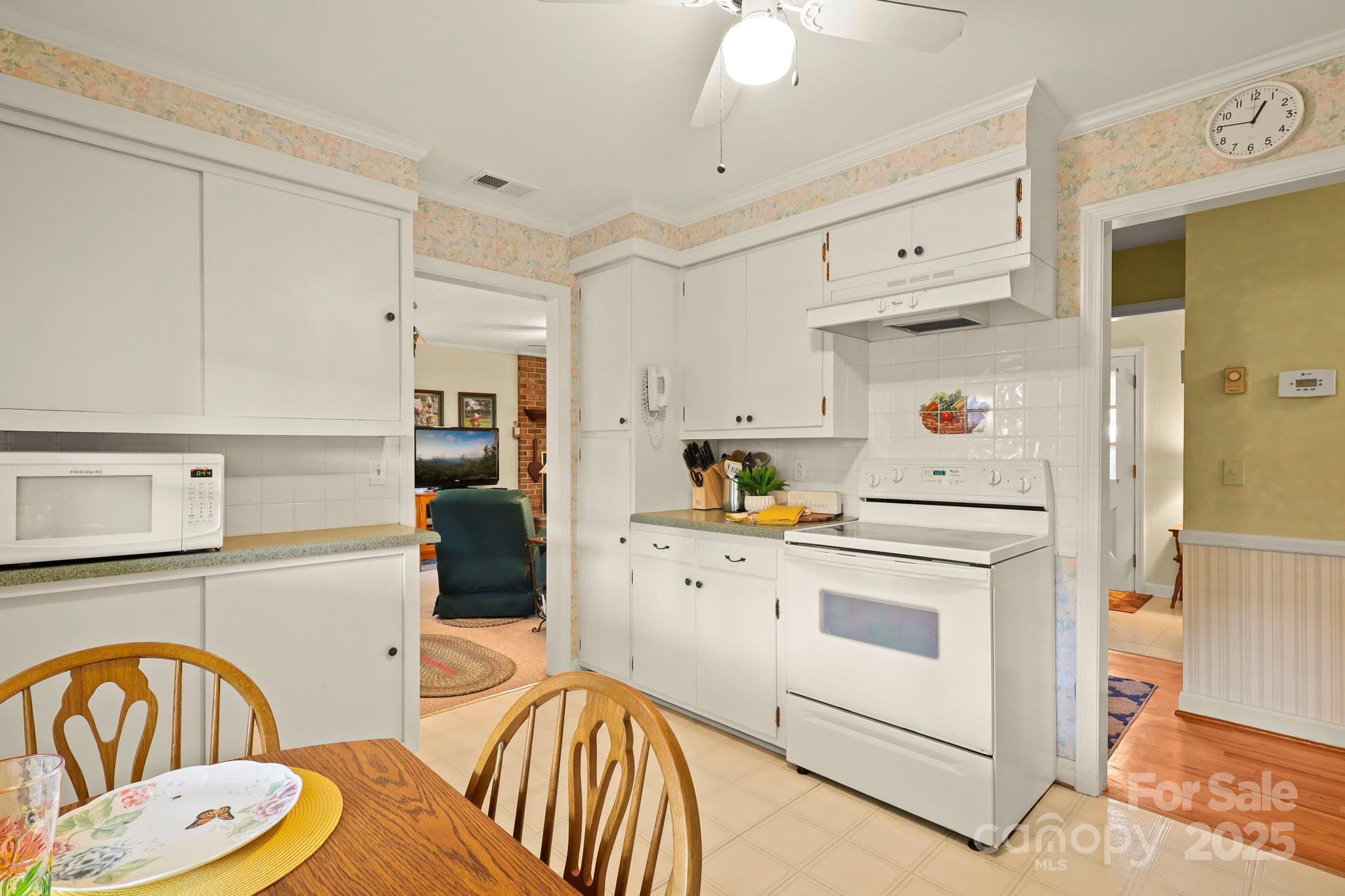 1074 Nikanor Road — West Jefferson