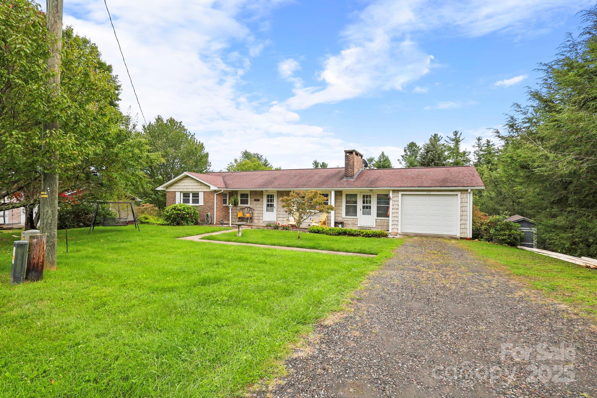 1074 Nikanor Road — West Jefferson