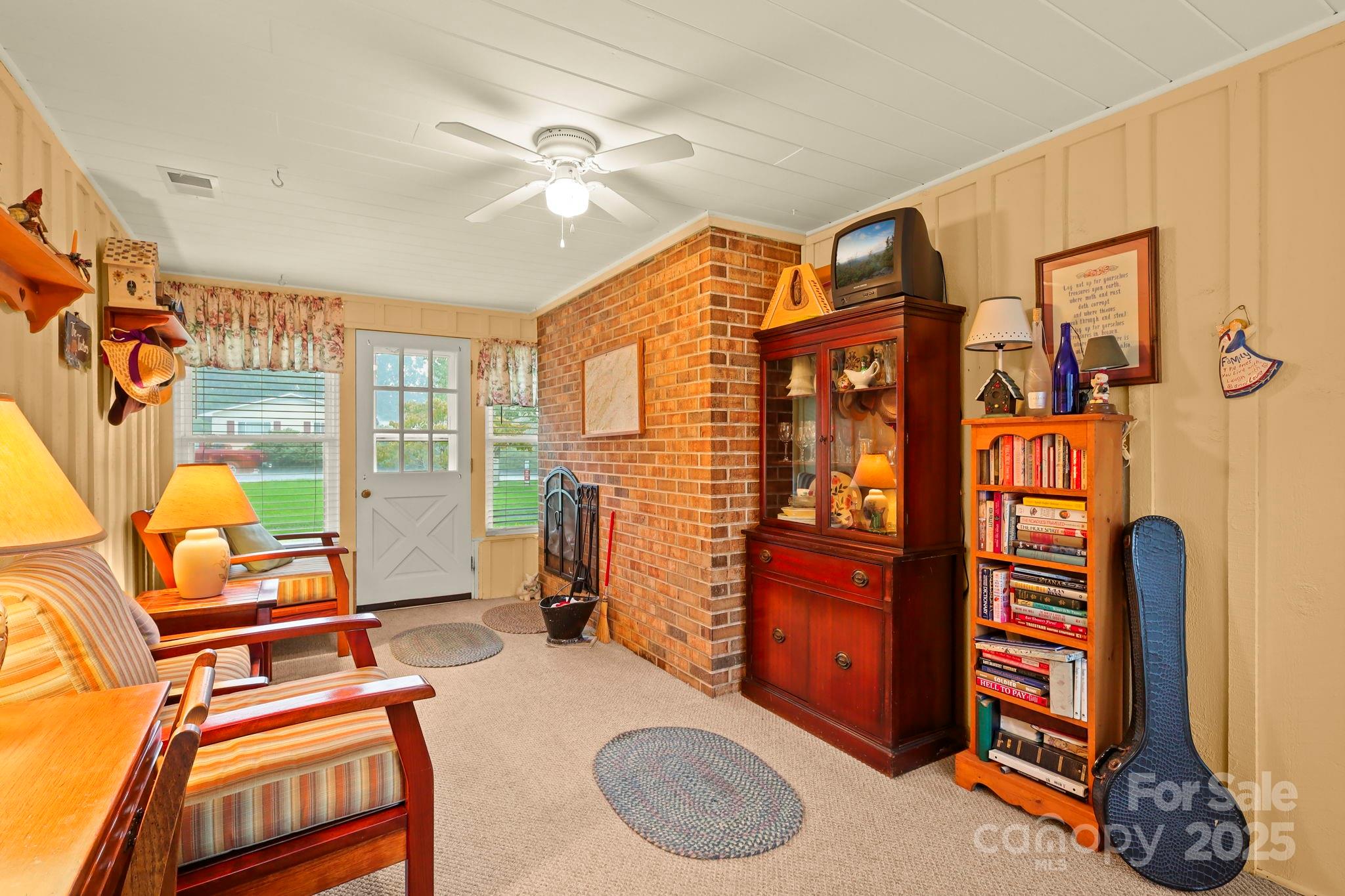 1074 Nikanor Road — West Jefferson