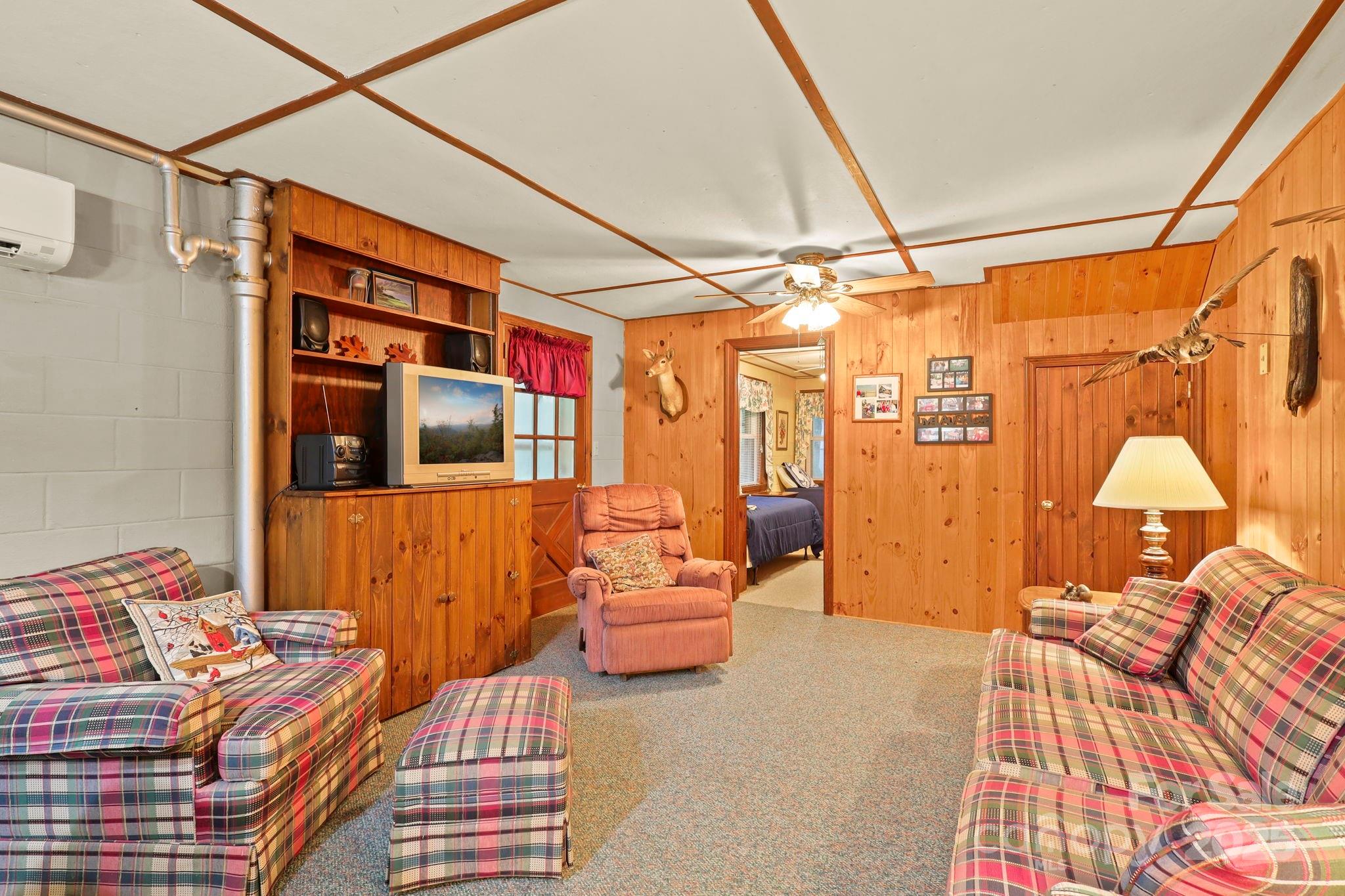 1074 Nikanor Road — West Jefferson