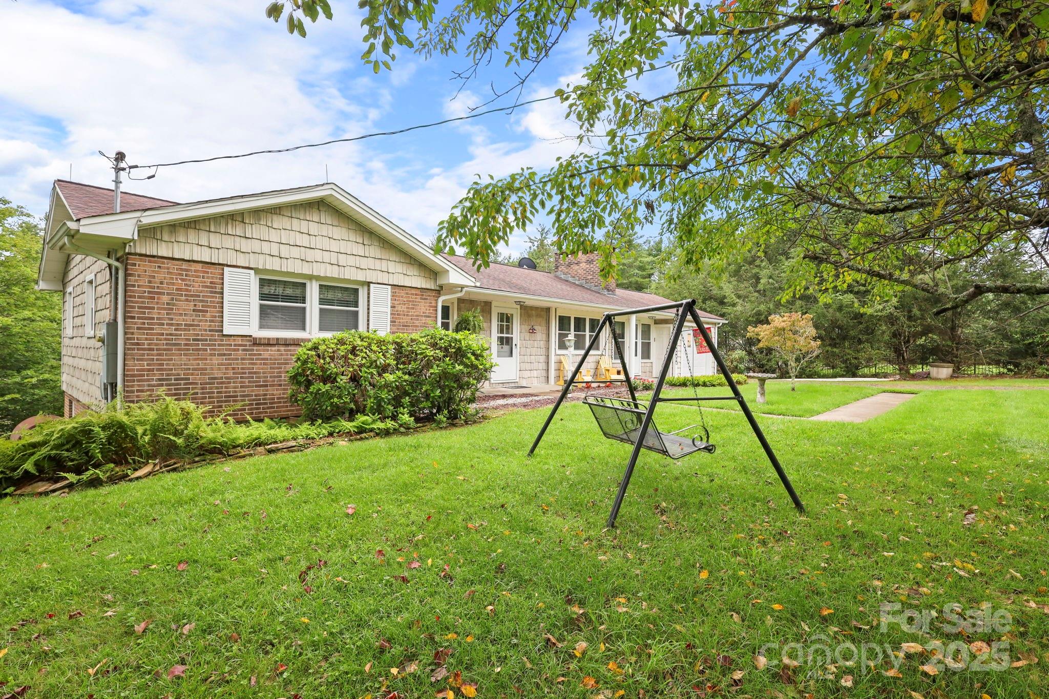 1074 Nikanor Road — West Jefferson